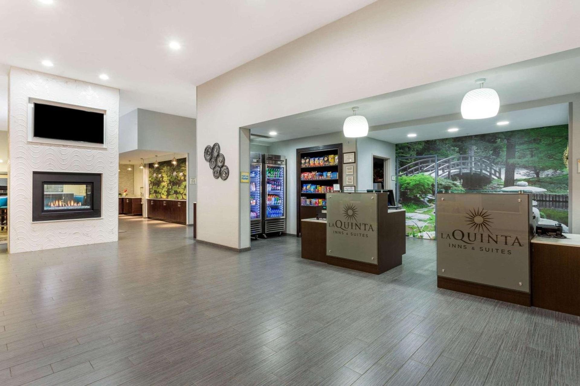 La Quinta by Wyndham Rockford photo 7