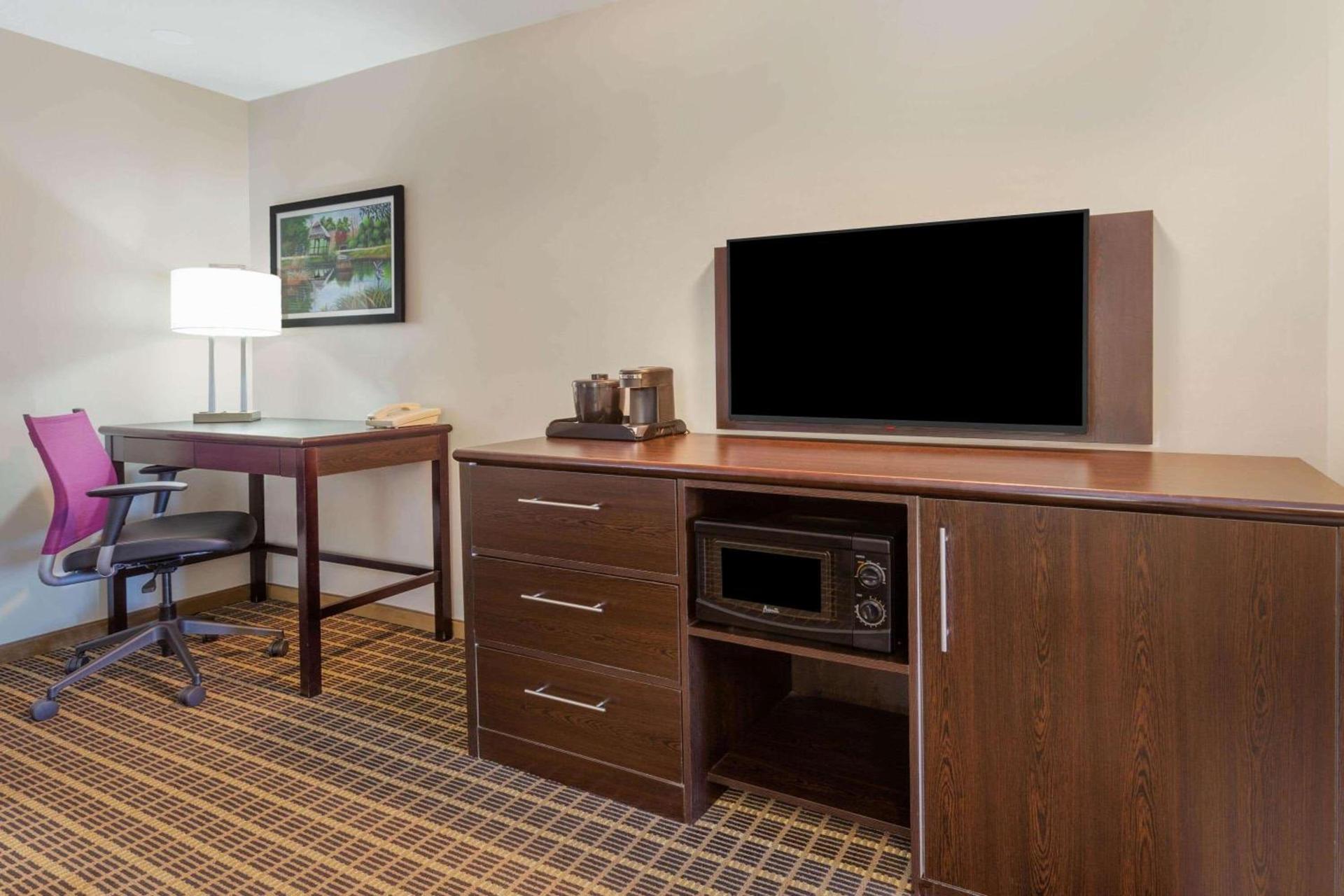 La Quinta by Wyndham Rockford photo 13