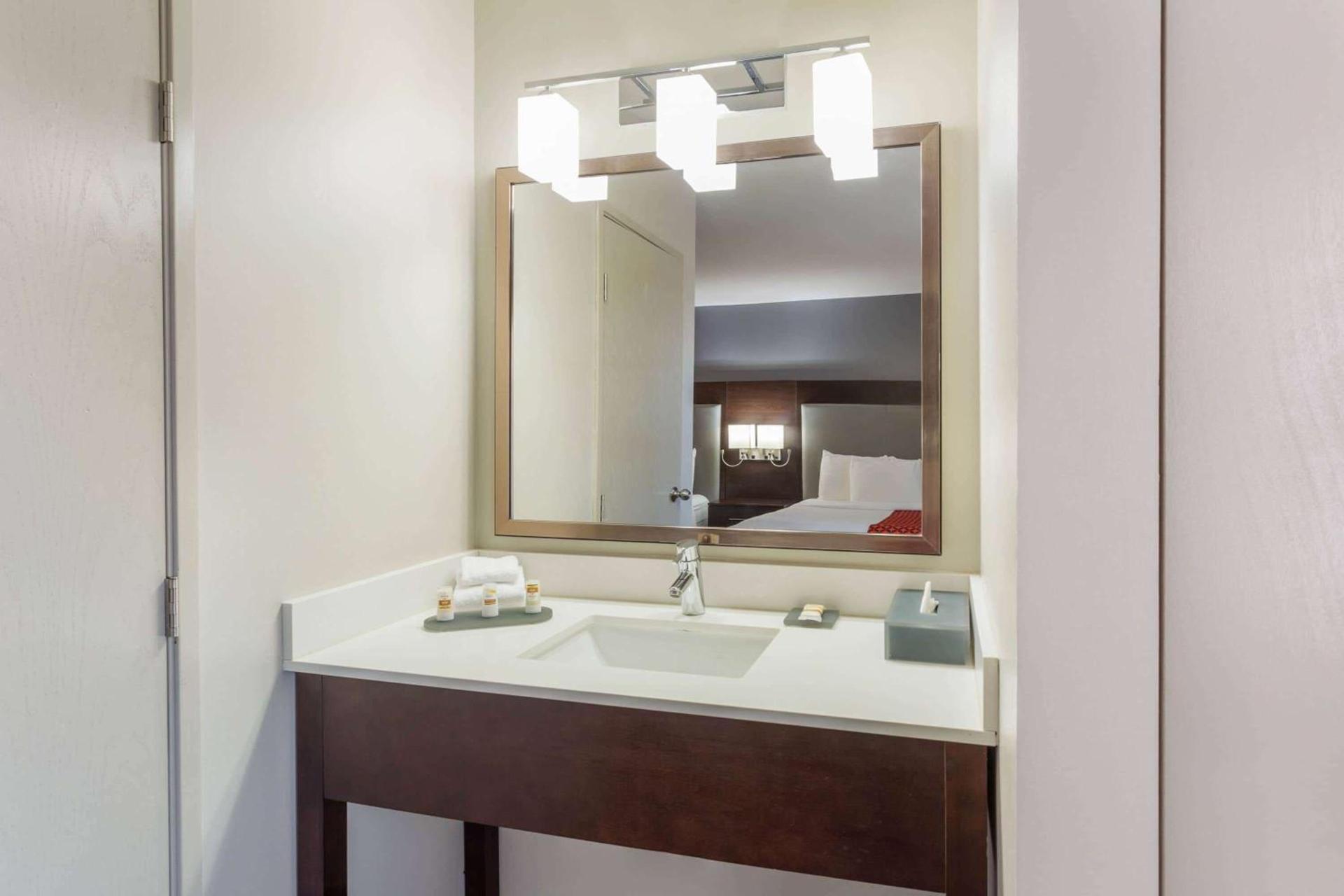 La Quinta by Wyndham Rockford photo 14