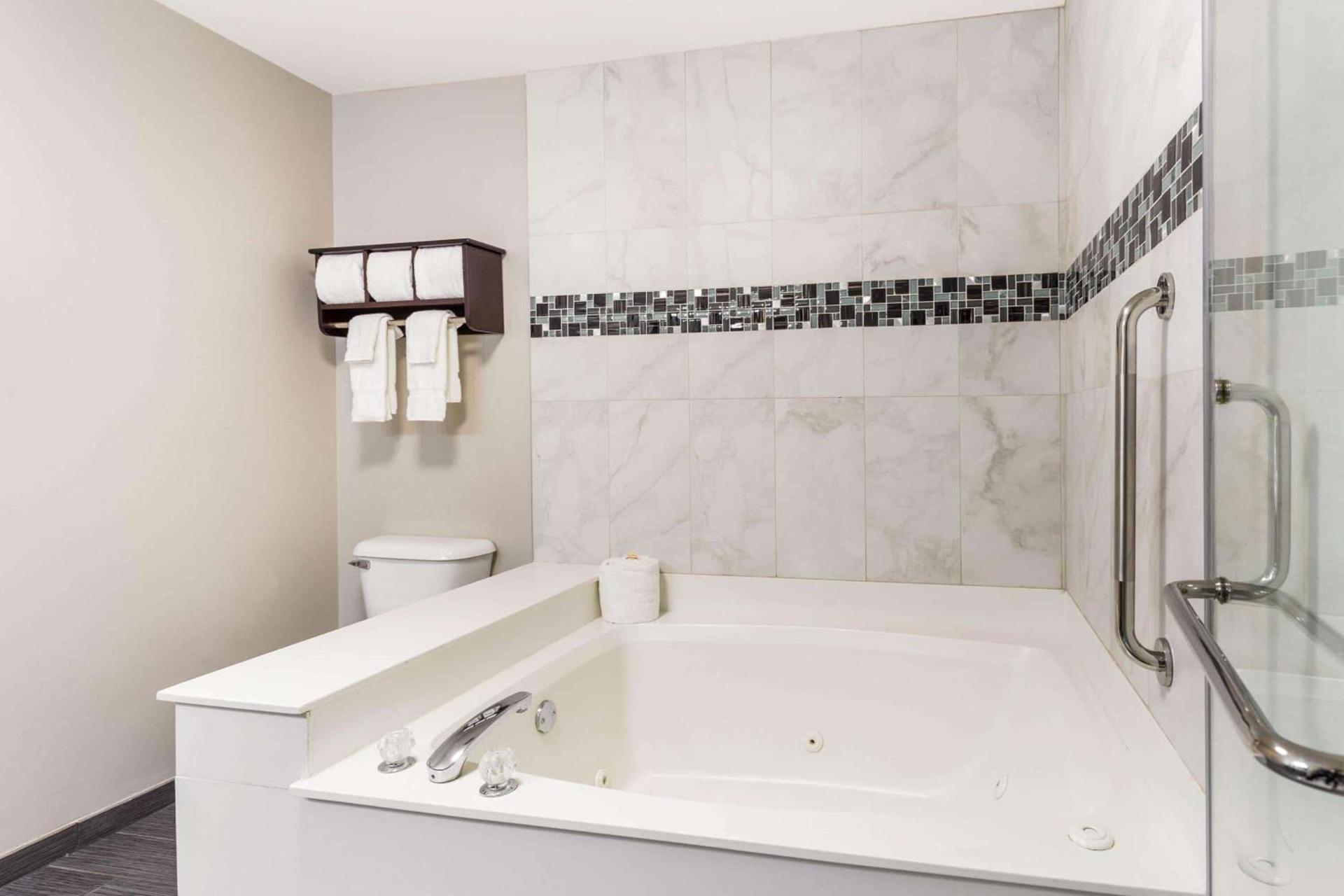La Quinta by Wyndham Rockford photo 17