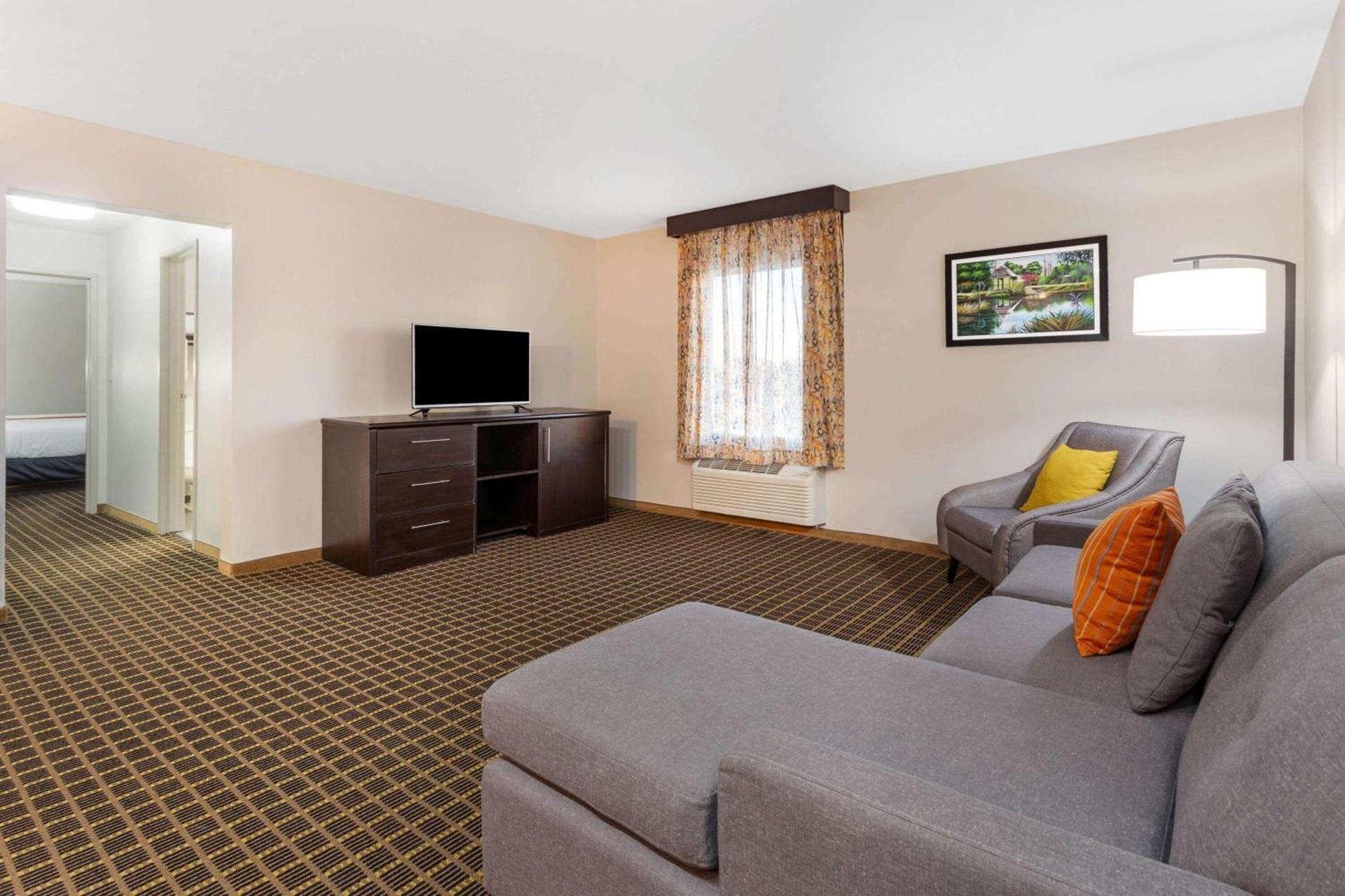 La Quinta by Wyndham Rockford photo 28