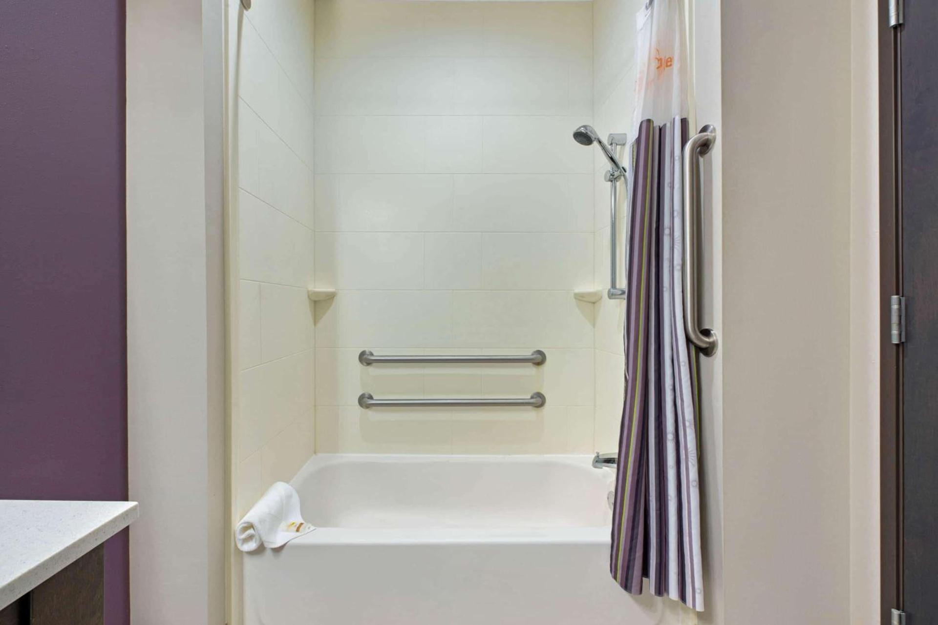 La Quinta by Wyndham Lake Charles - Westlake photo 25