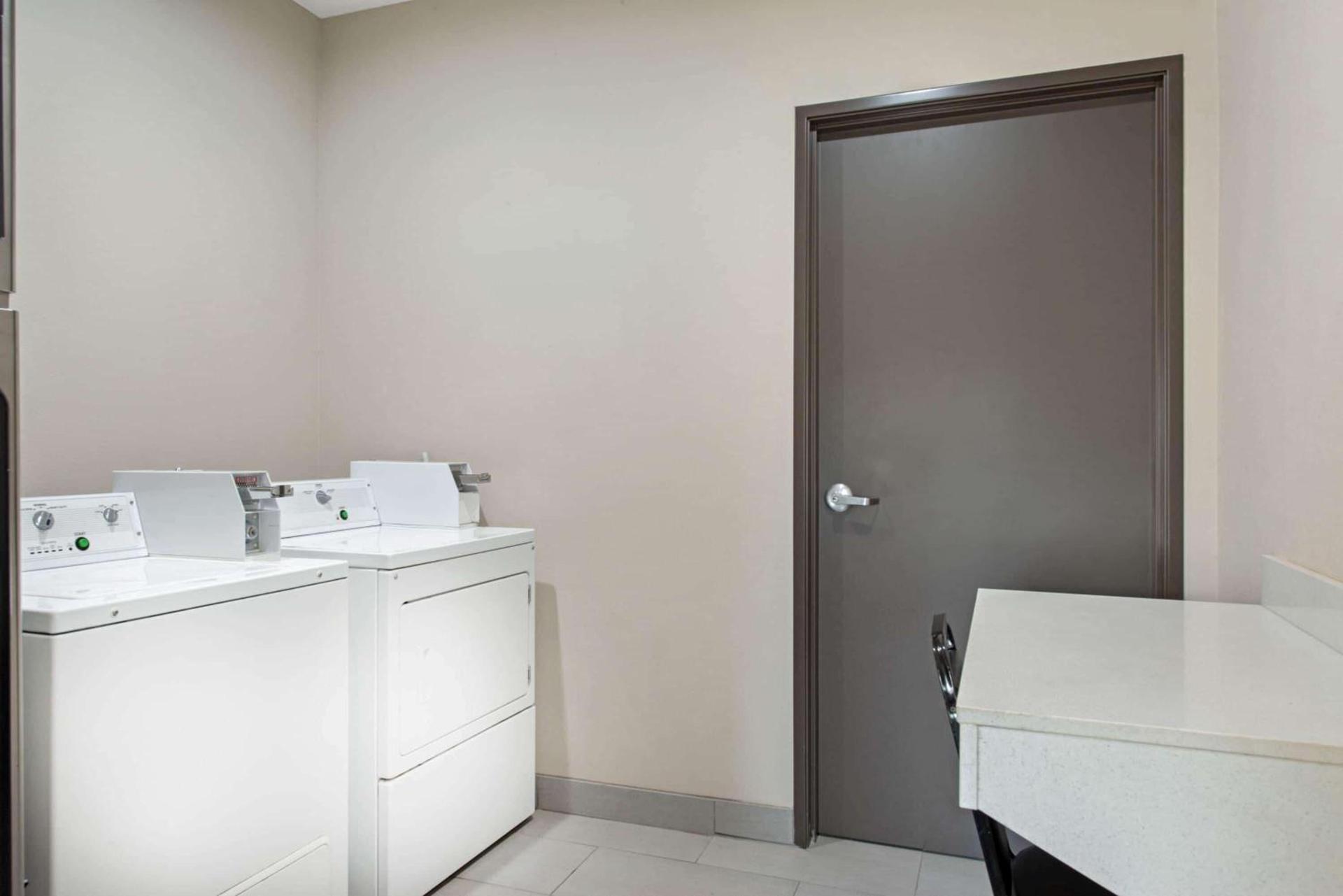 La Quinta by Wyndham Lake Charles - Westlake photo 11