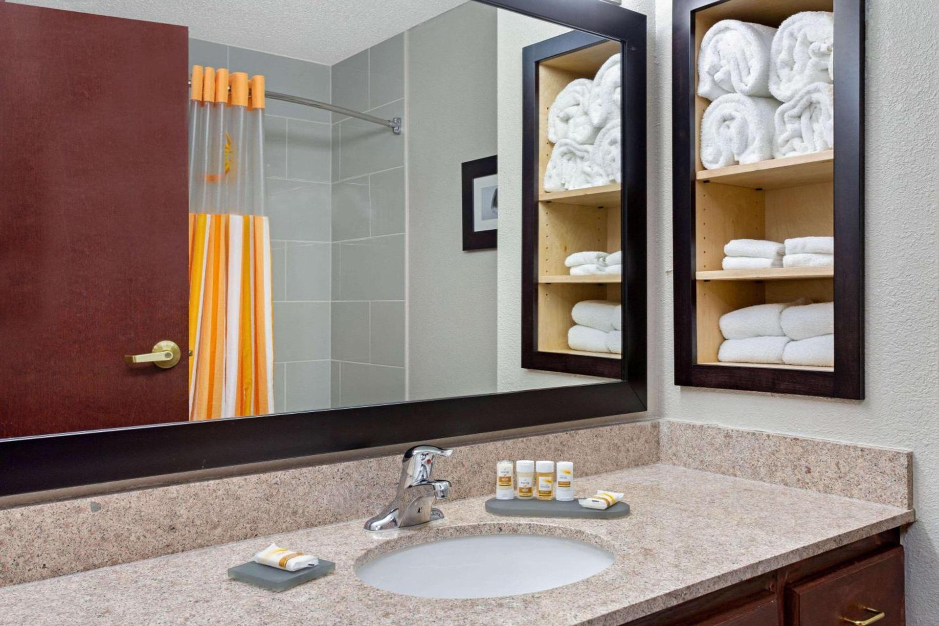 La Quinta by Wyndham Norwich-Plainfield-Casino photo 13