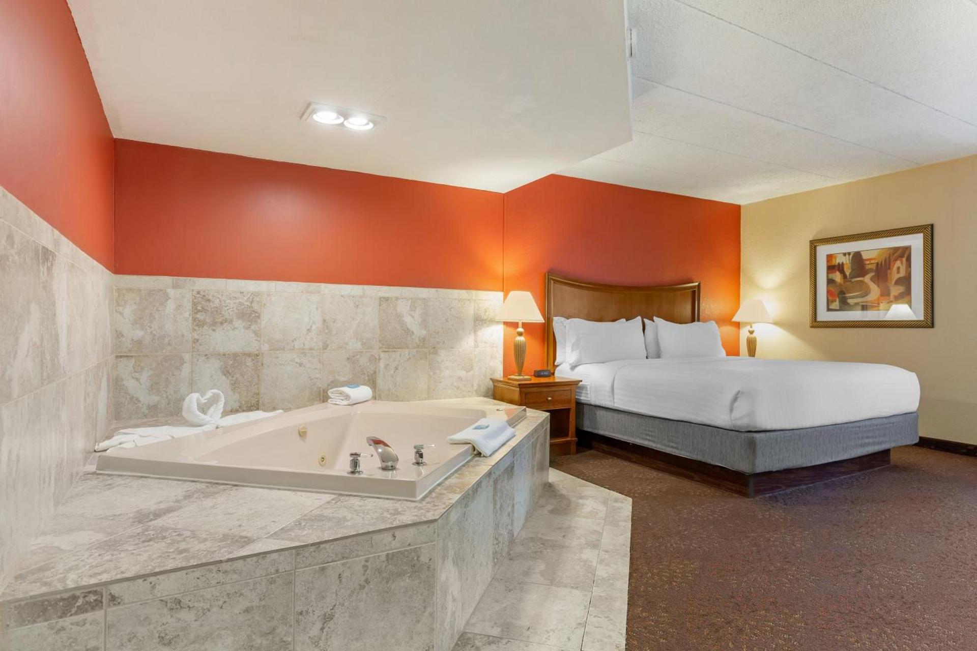 Holiday Inn Express Chicago-Downers Grove by IHG photo 51