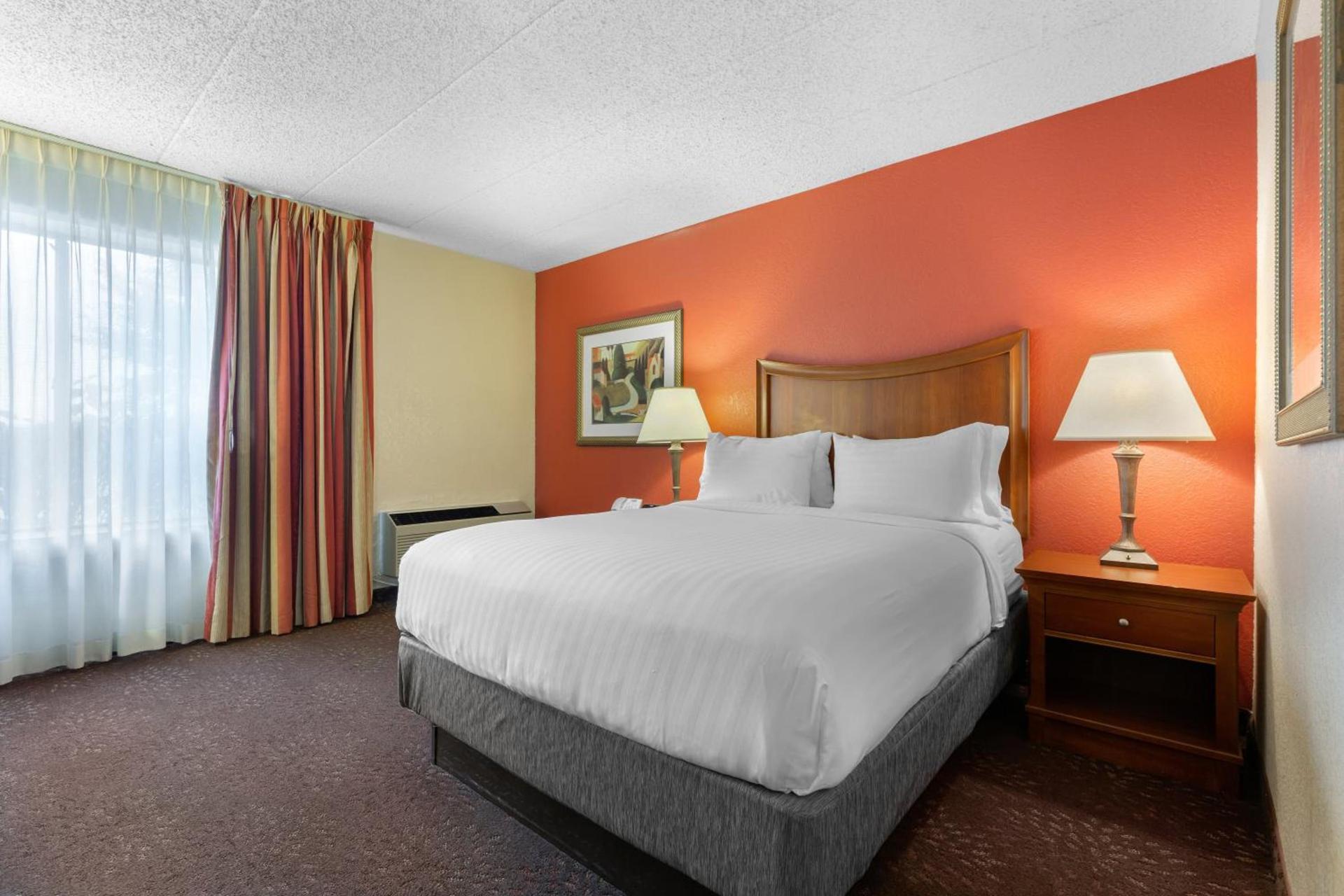 Holiday Inn Express Chicago-Downers Grove by IHG photo 33