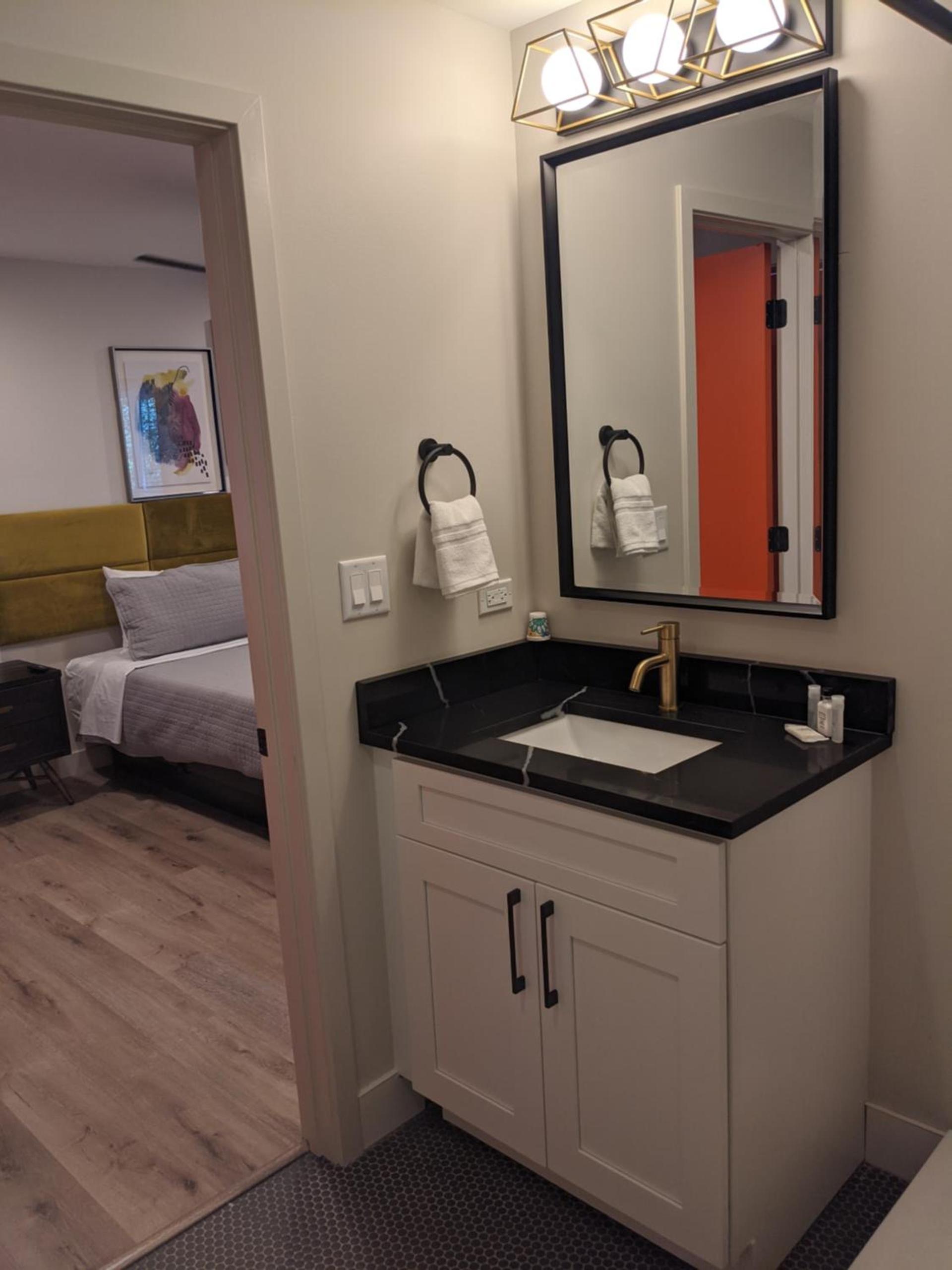 4411 Inn & Suites photo 24
