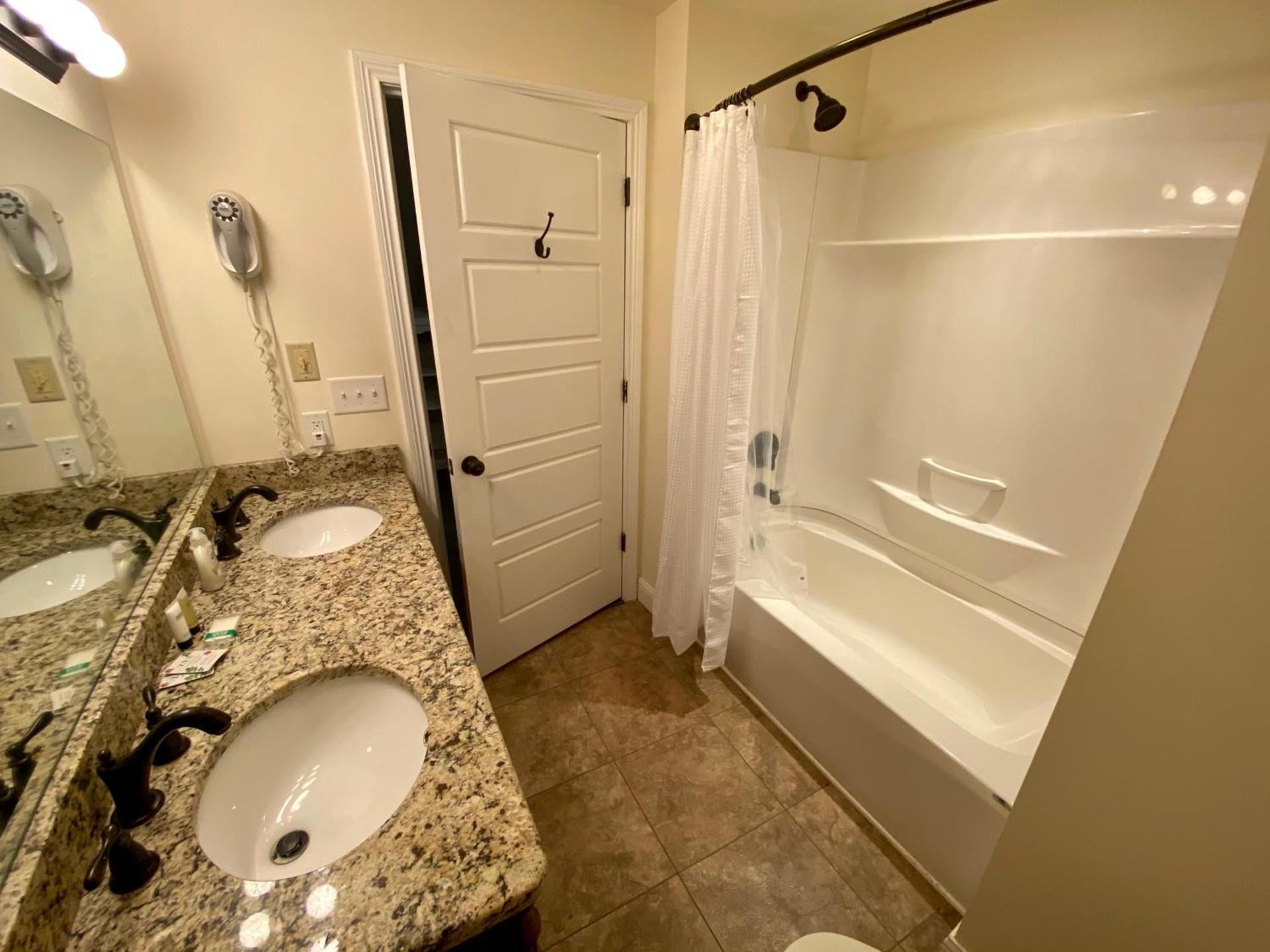 Twin Lakes Creamery, Grill & Inn photo 8
