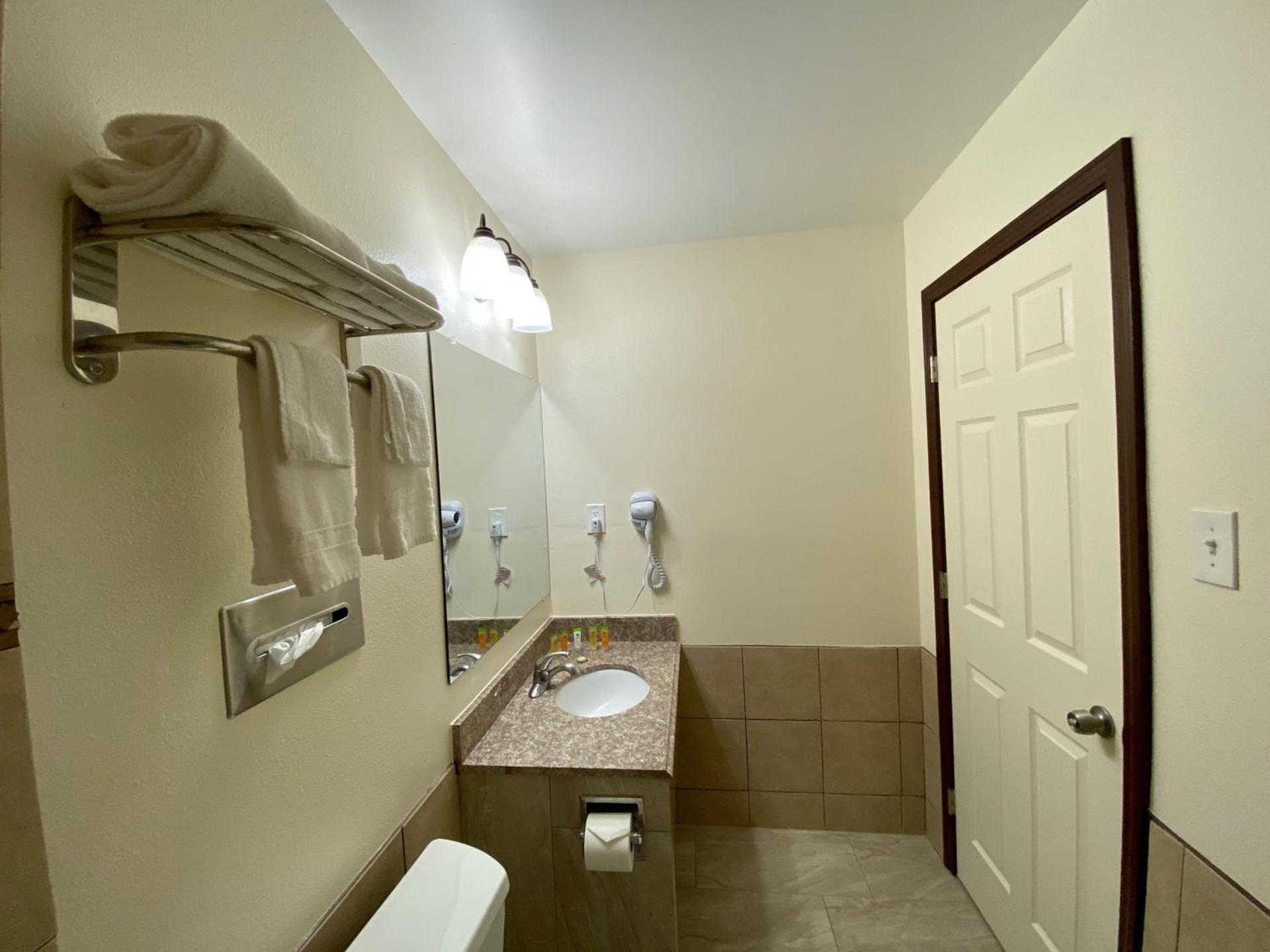Roswell Inn photo 35