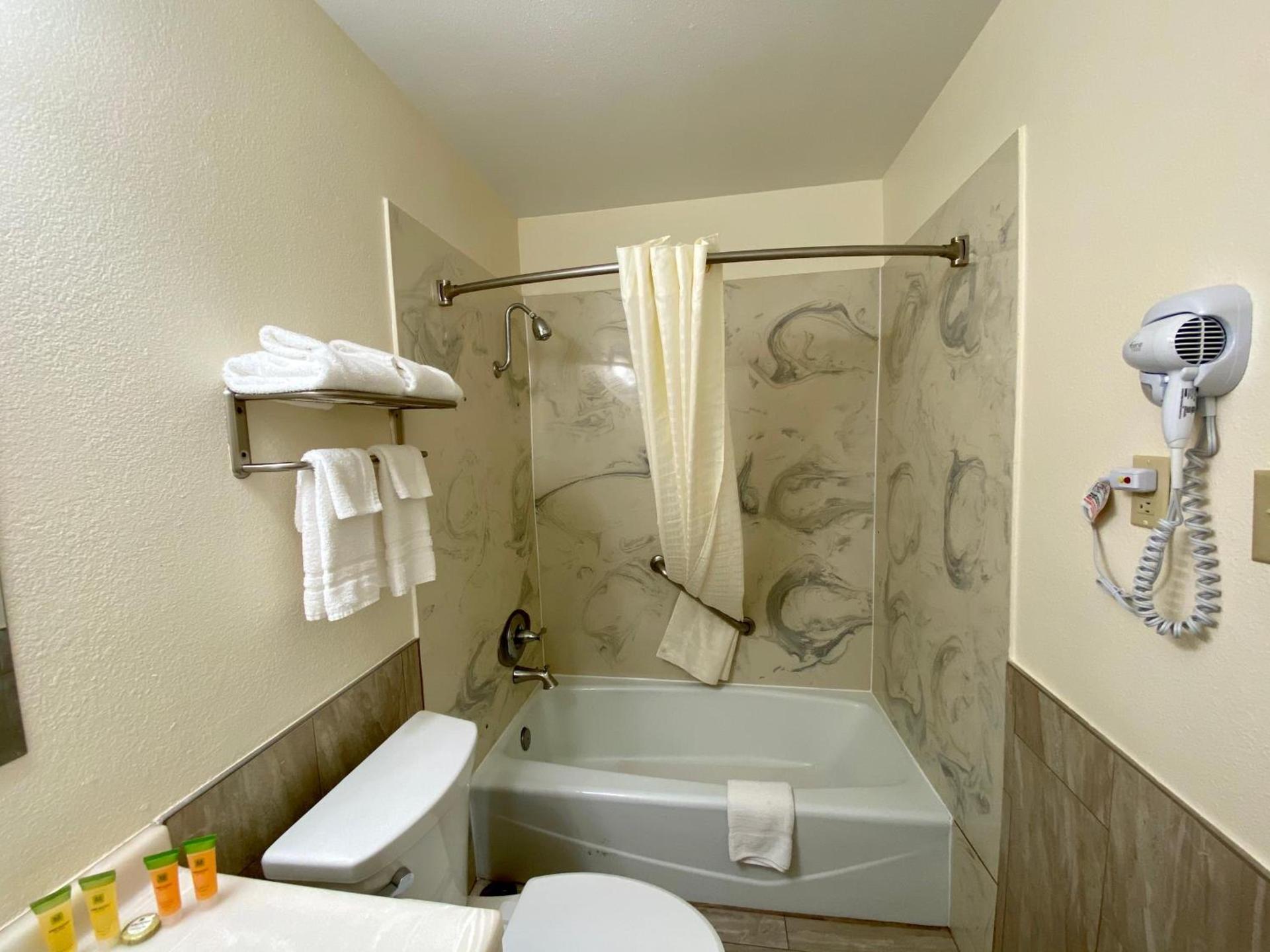 Roswell Inn photo 2