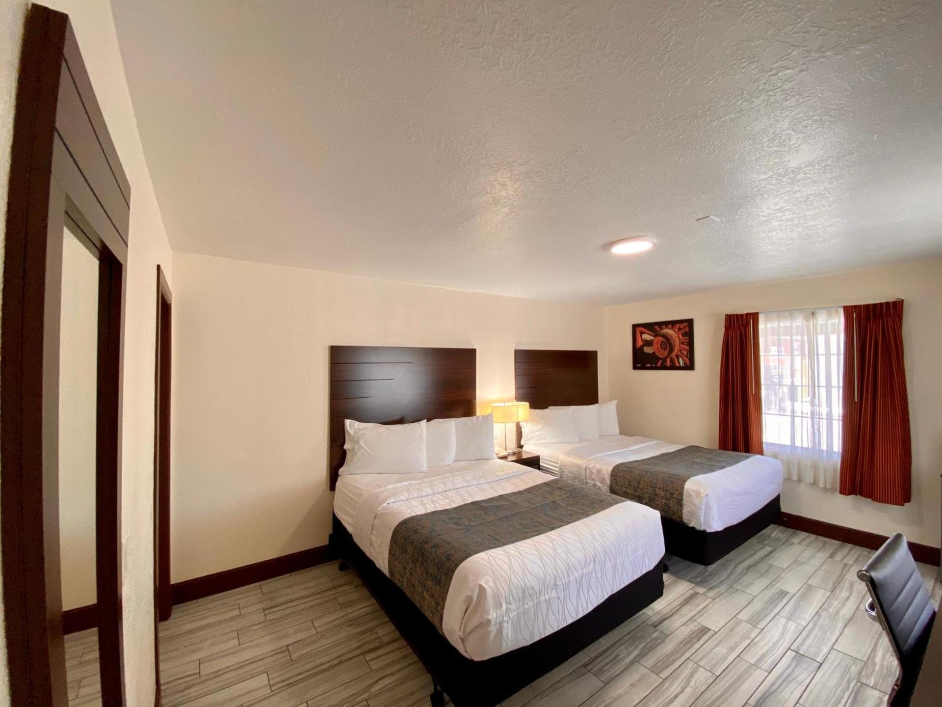 Roswell Inn photo 34