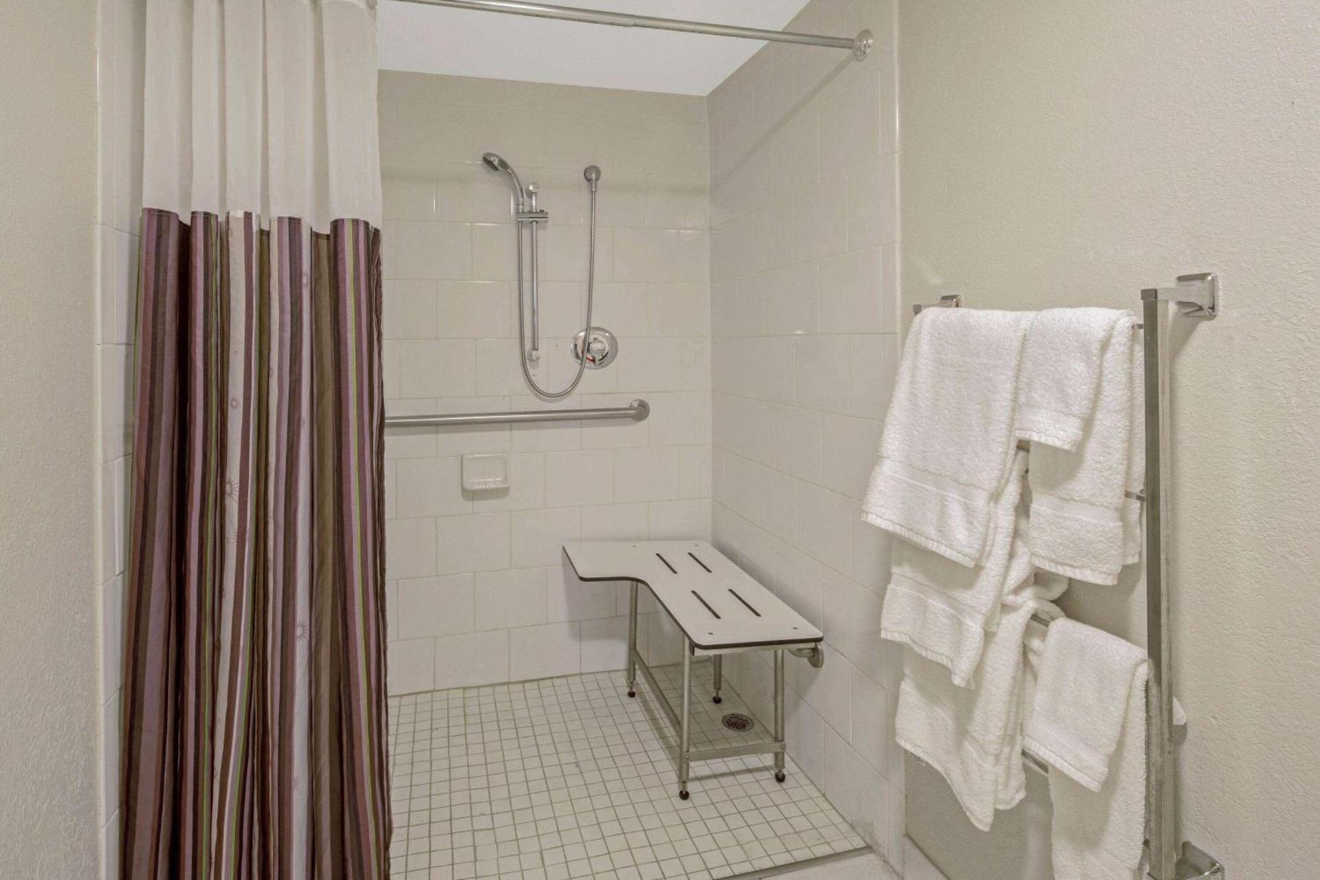 La Quinta by Wyndham Miami Lakes photo 23