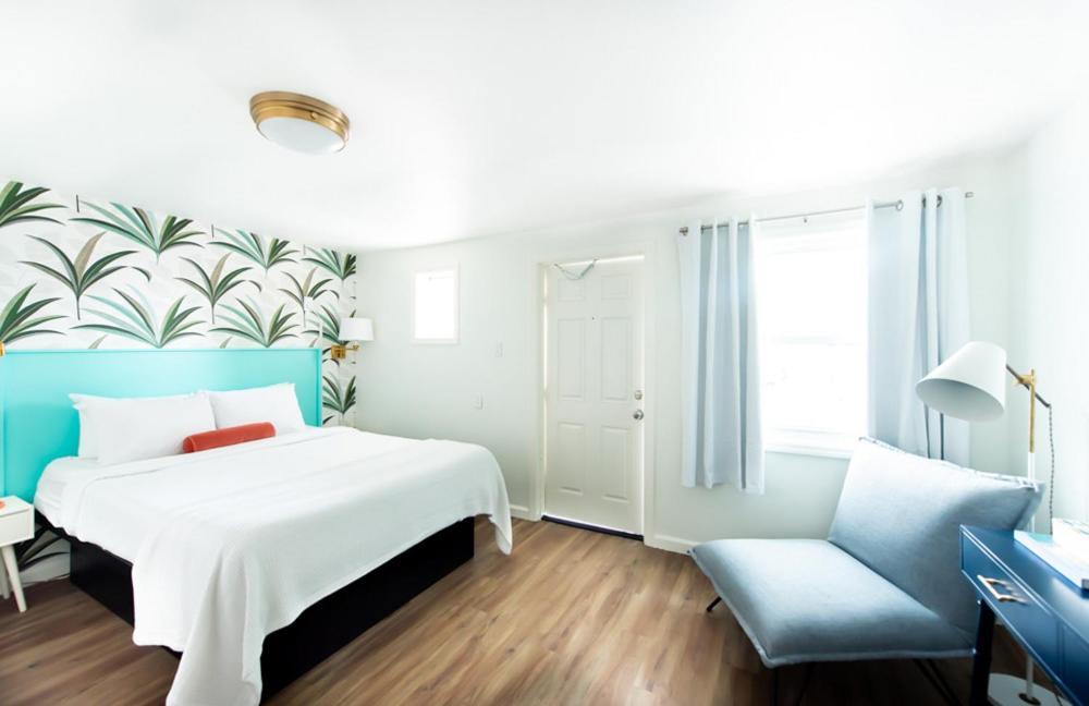 Royal Palms Motel photo 13