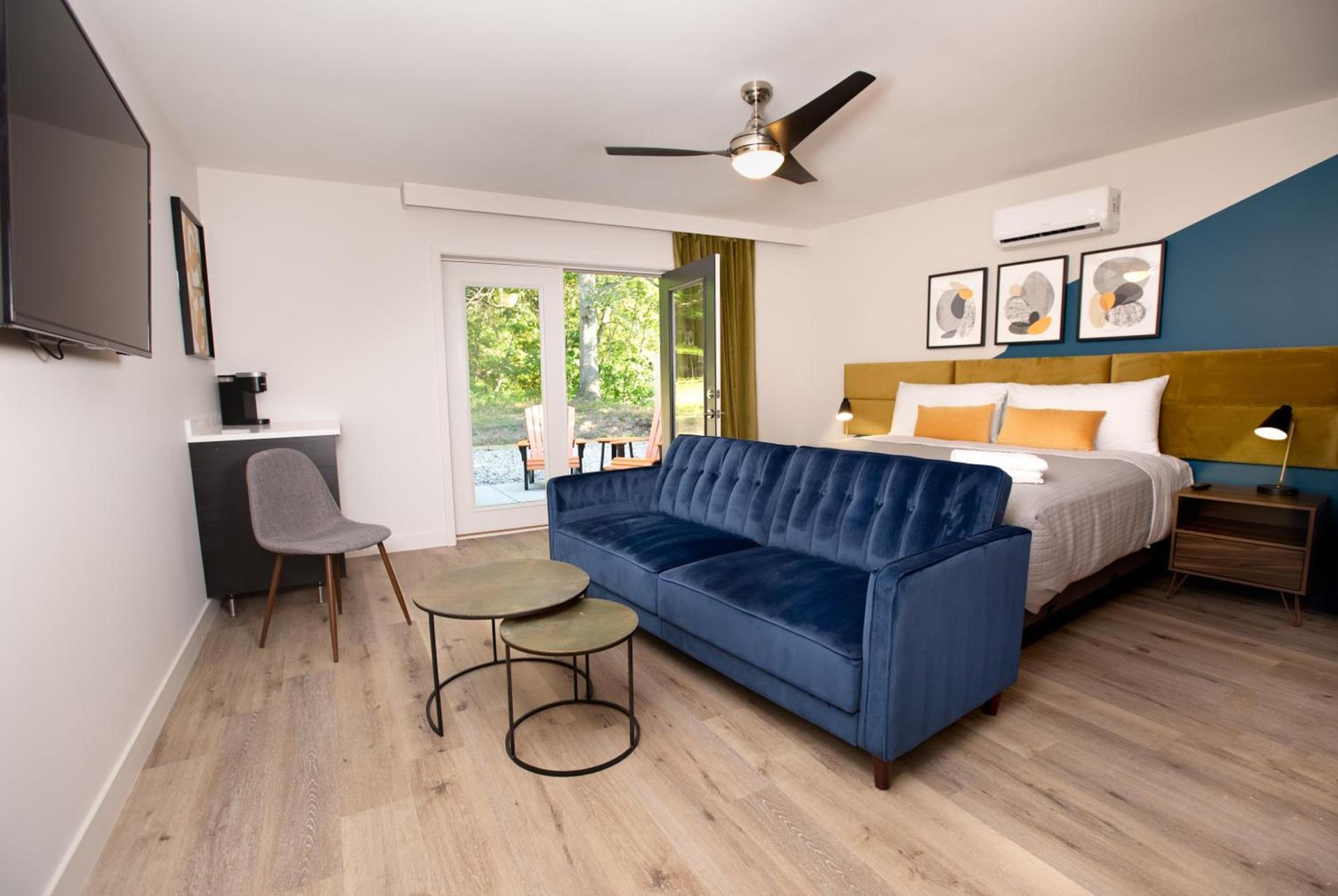 4411 Inn & Suites photo 17