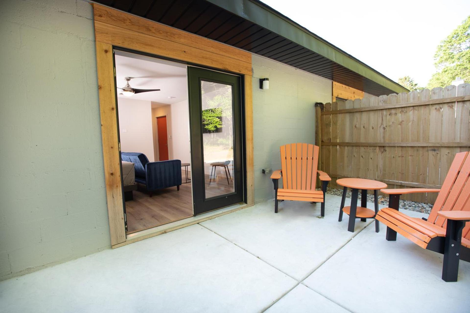 4411 Inn & Suites photo 22