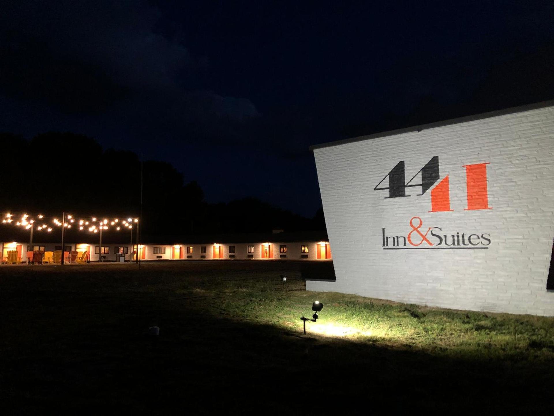 4411 Inn & Suites photo 33