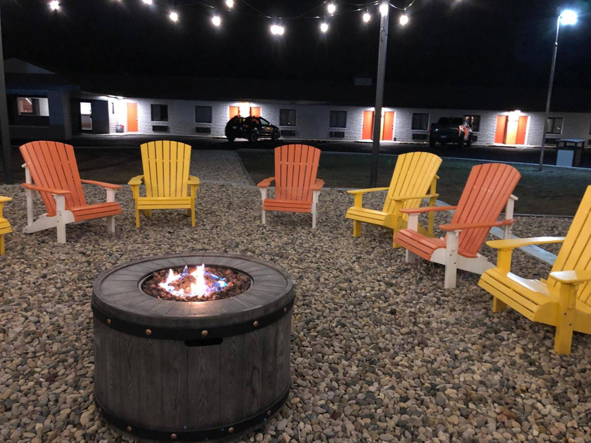 4411 Inn & Suites photo 18