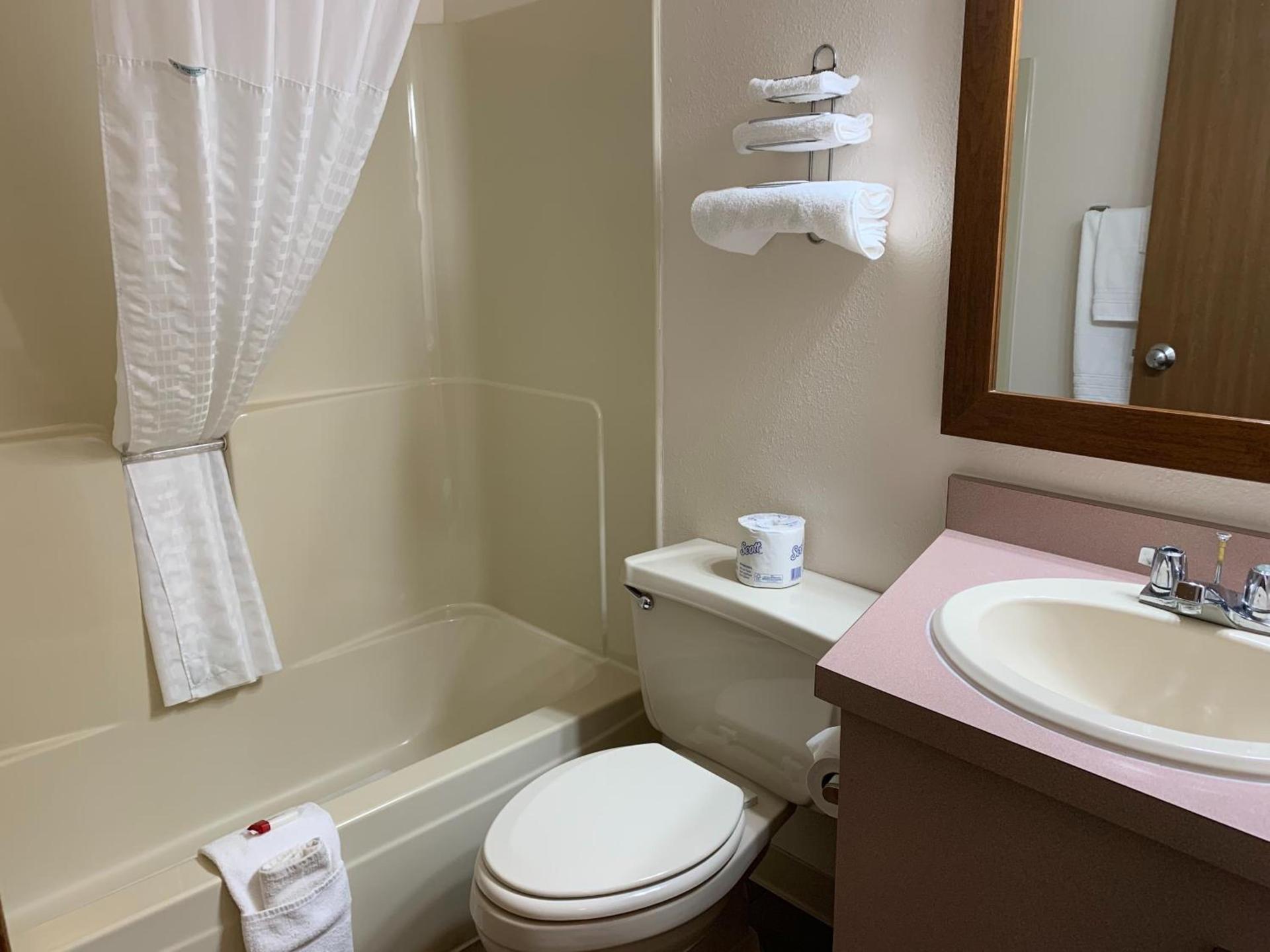 Days Inn by Wyndham Hinckley photo 17