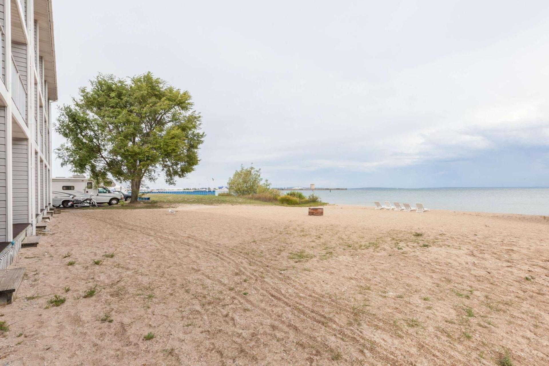 Ramada by Wyndham Mackinaw City Waterfront photo 58
