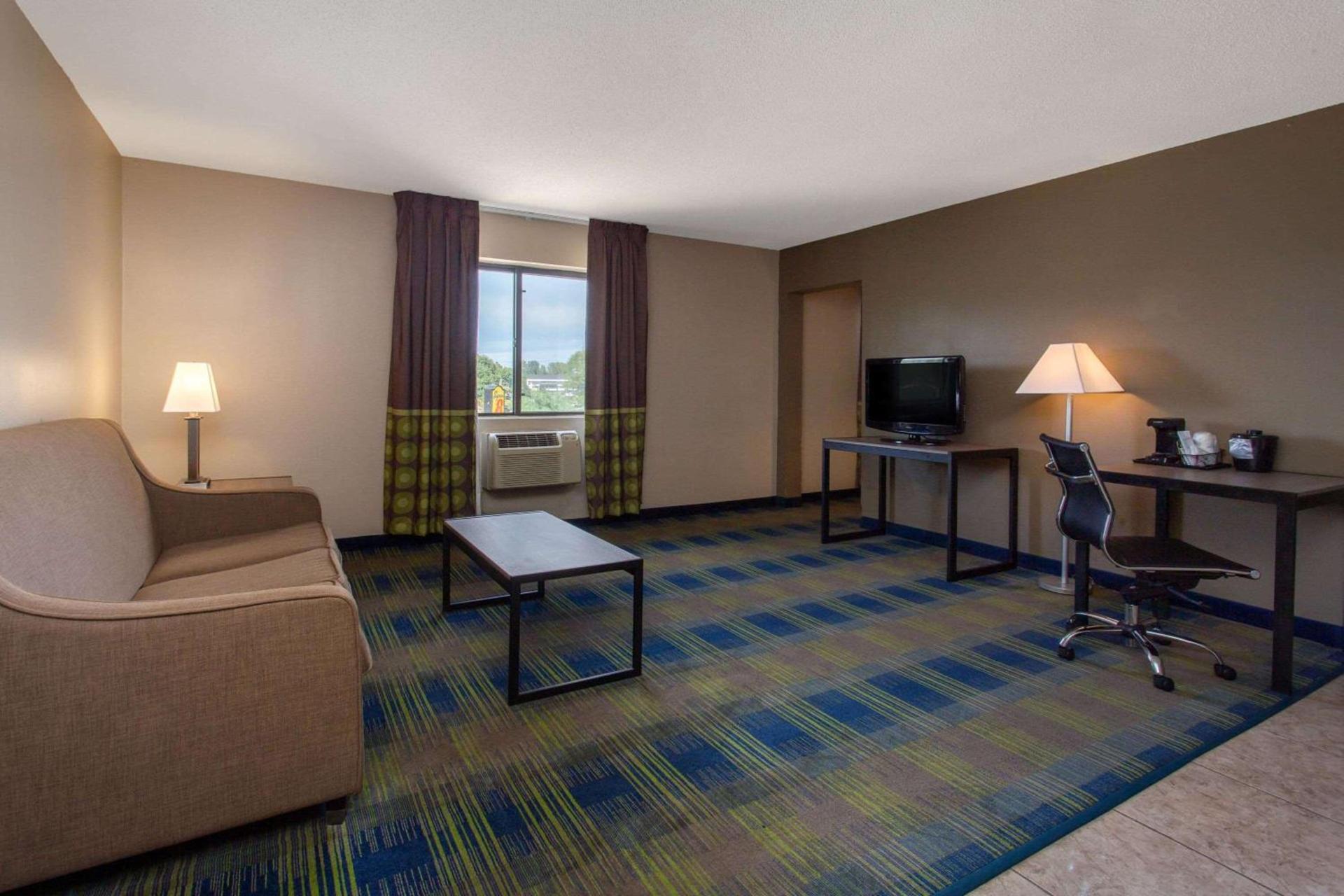 Super 8 by Wyndham Cromwell/Middletown photo 22