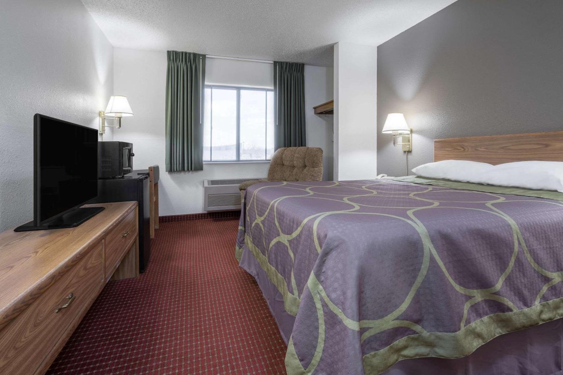 Super 8 by Wyndham Fond Du Lac photo 6