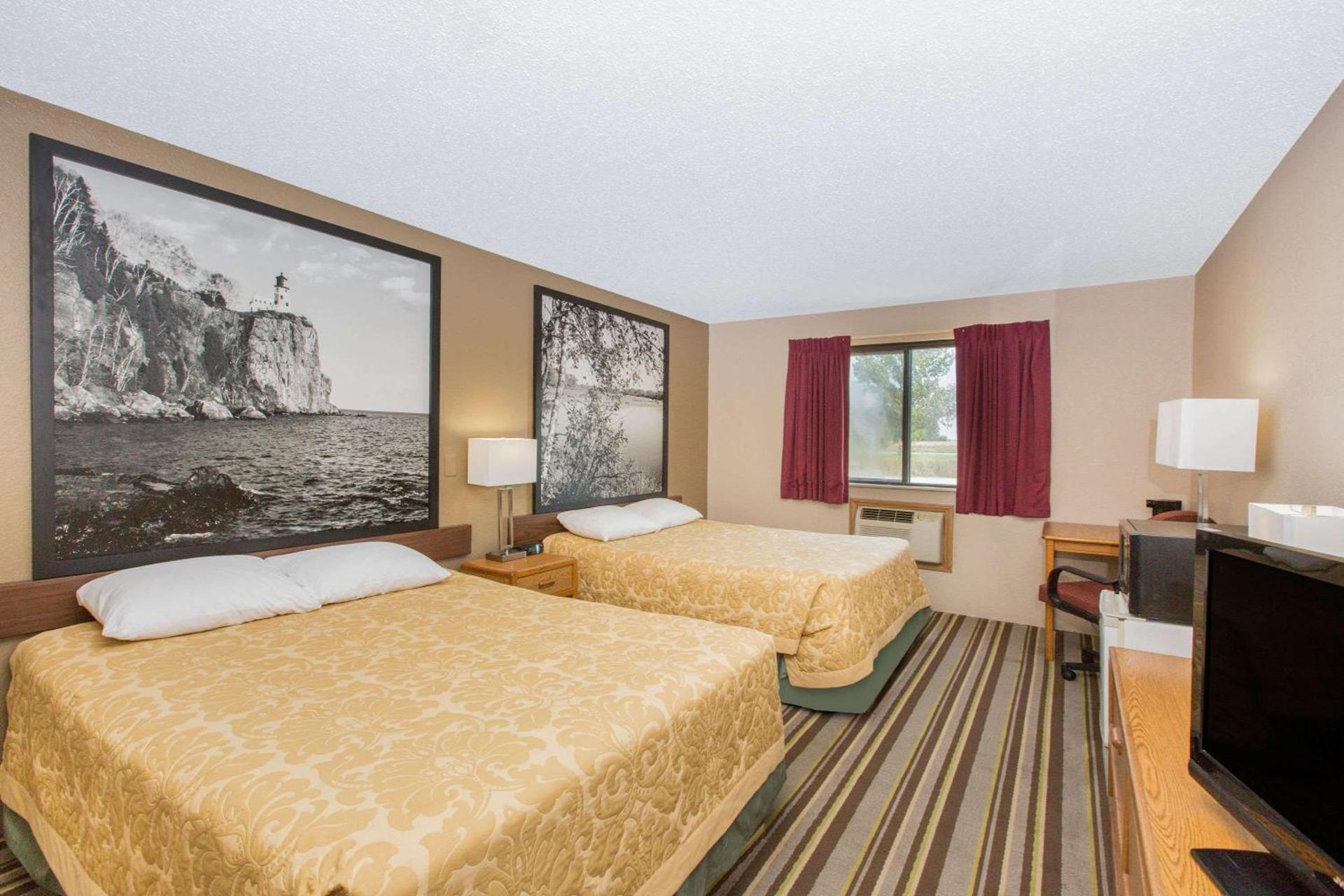 Super 8 by Wyndham Blue Earth photo 7