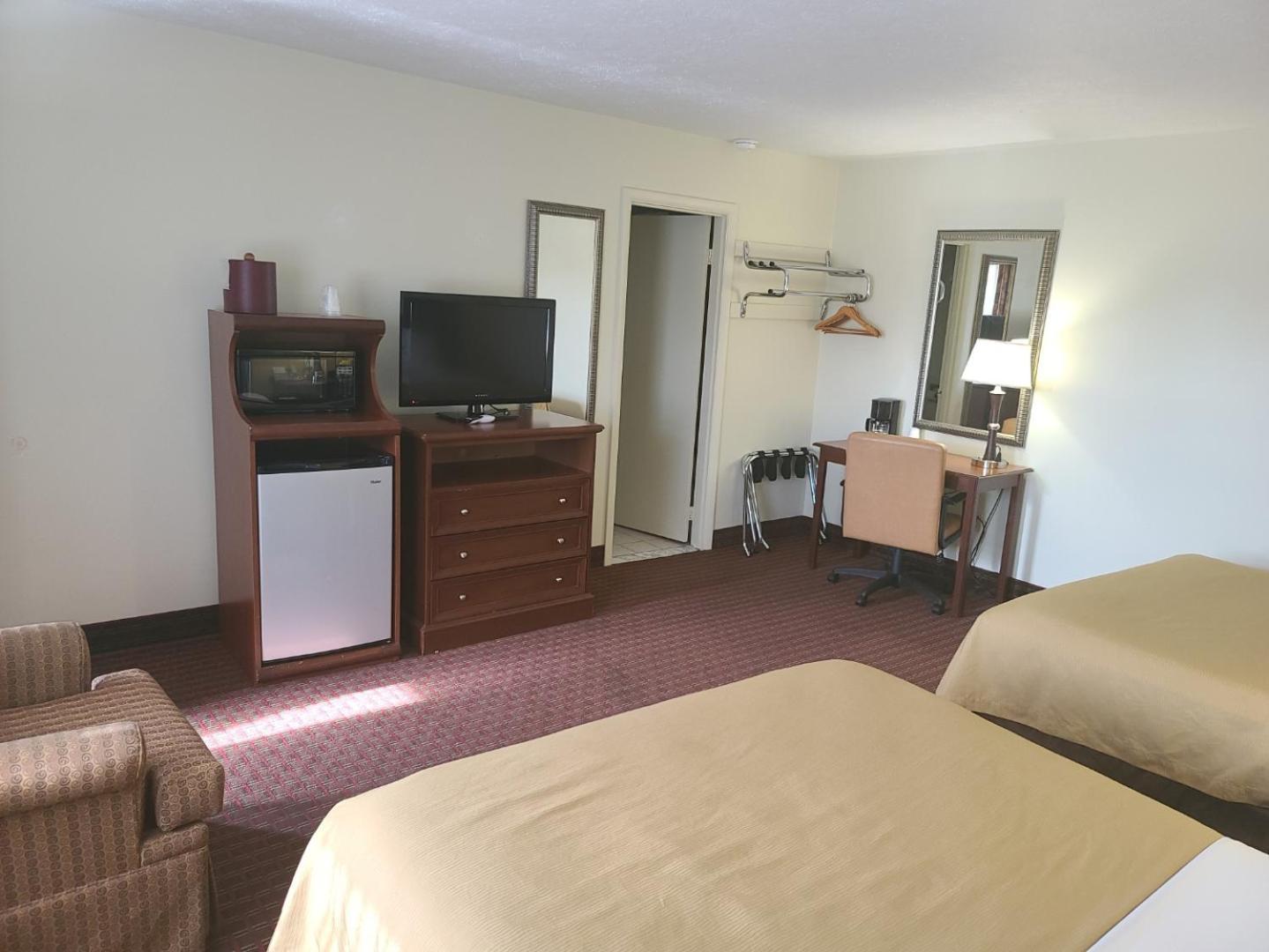 Budget Inn - Farmington photo 7