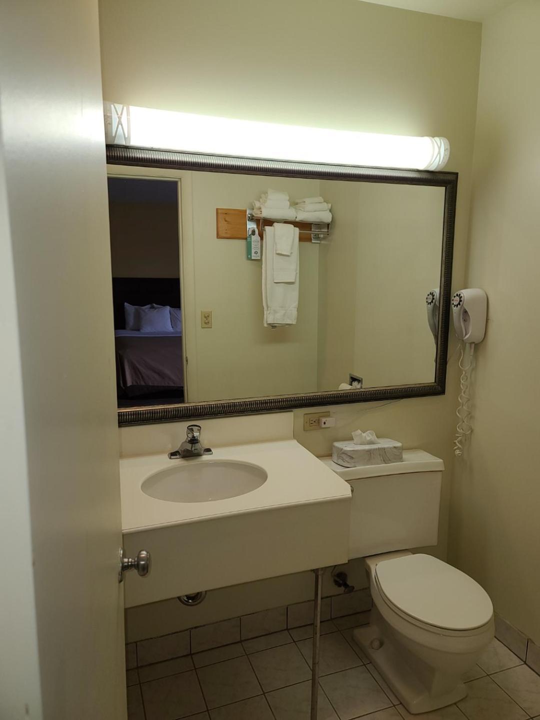 Budget Inn - Farmington photo 4