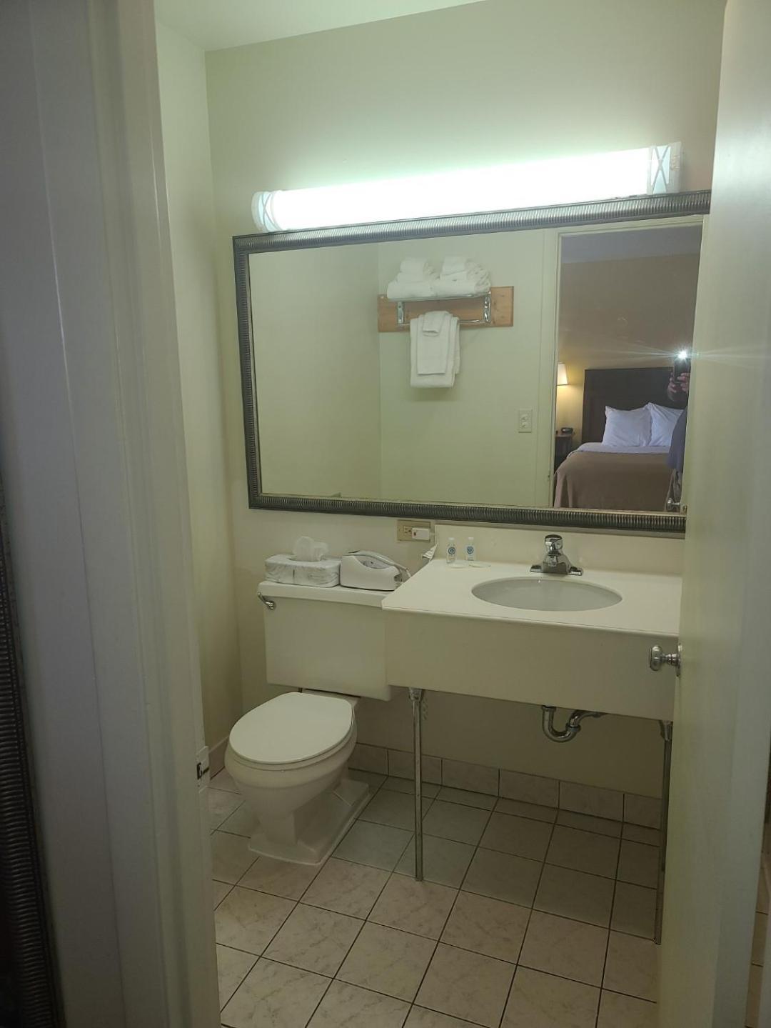 Budget Inn - Farmington photo 2