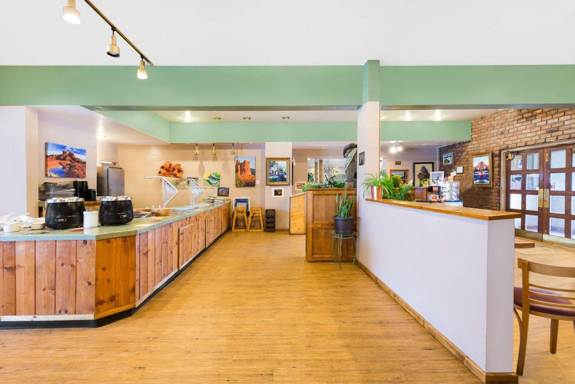 Days Inn by Wyndham Show Low photo 8