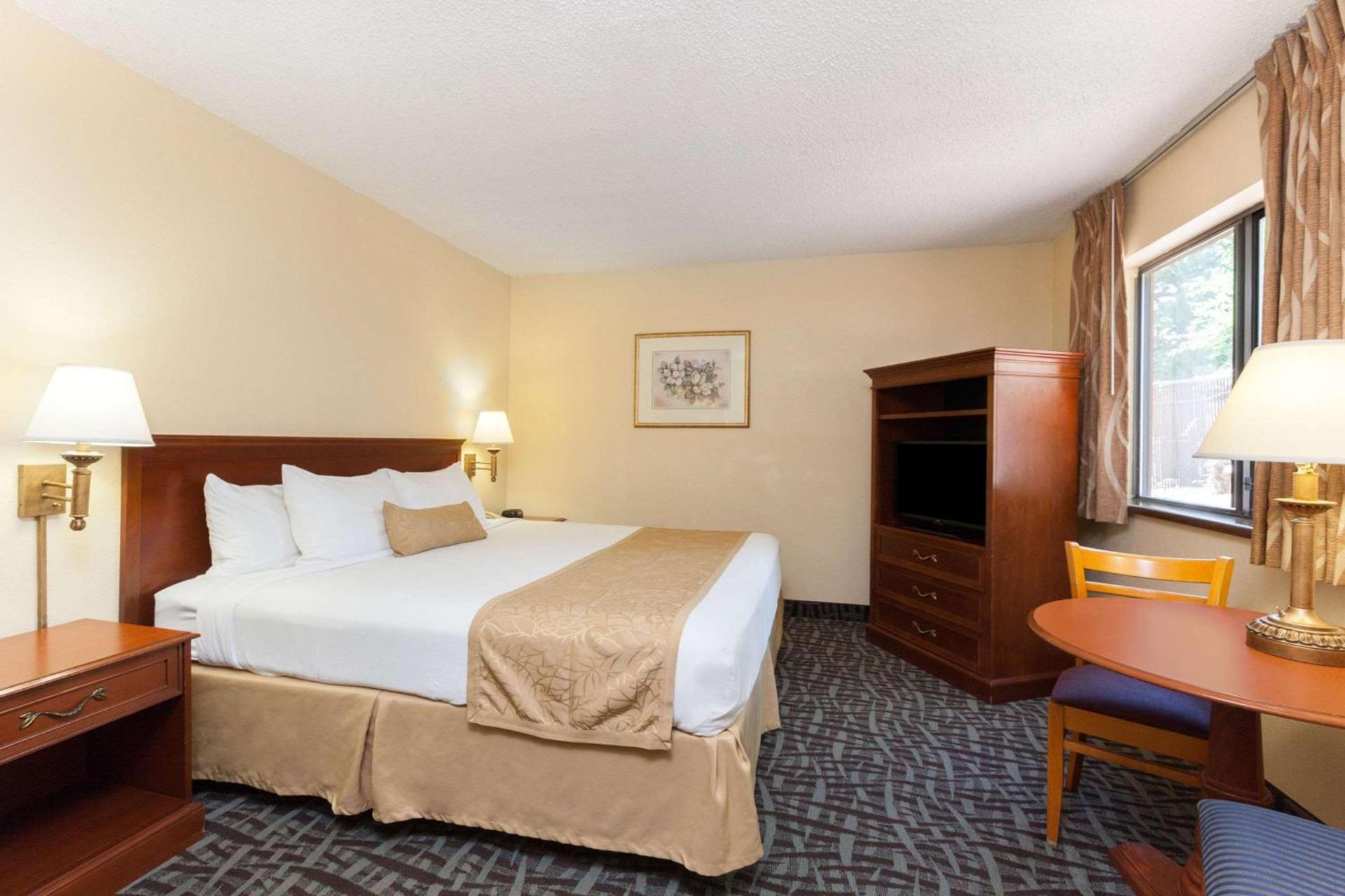 Super 8 by Wyndham Flagstaff photo 38