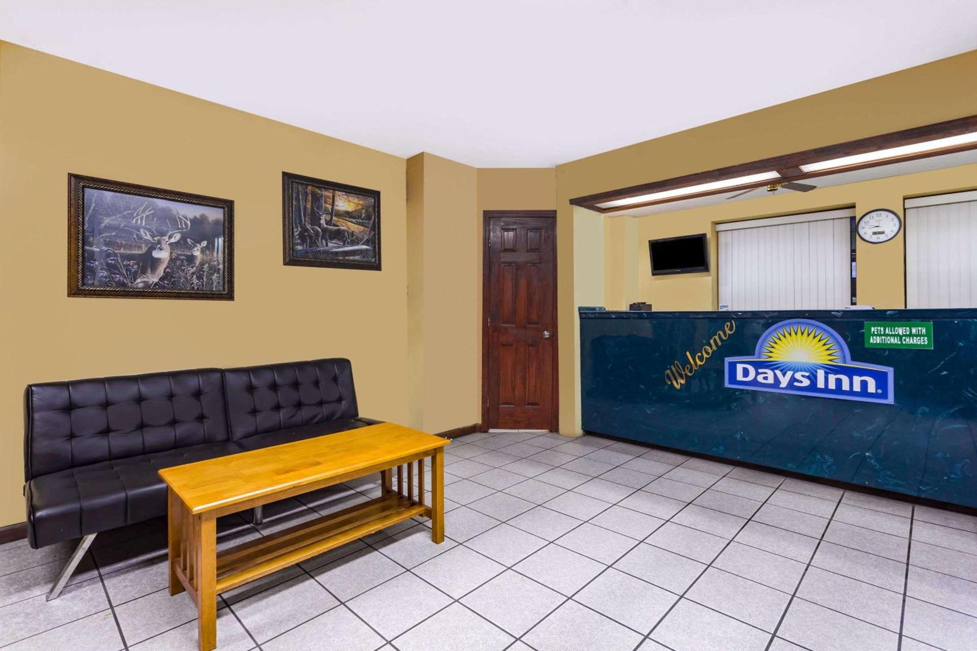 Days Inn by Wyndham Byron photo 2