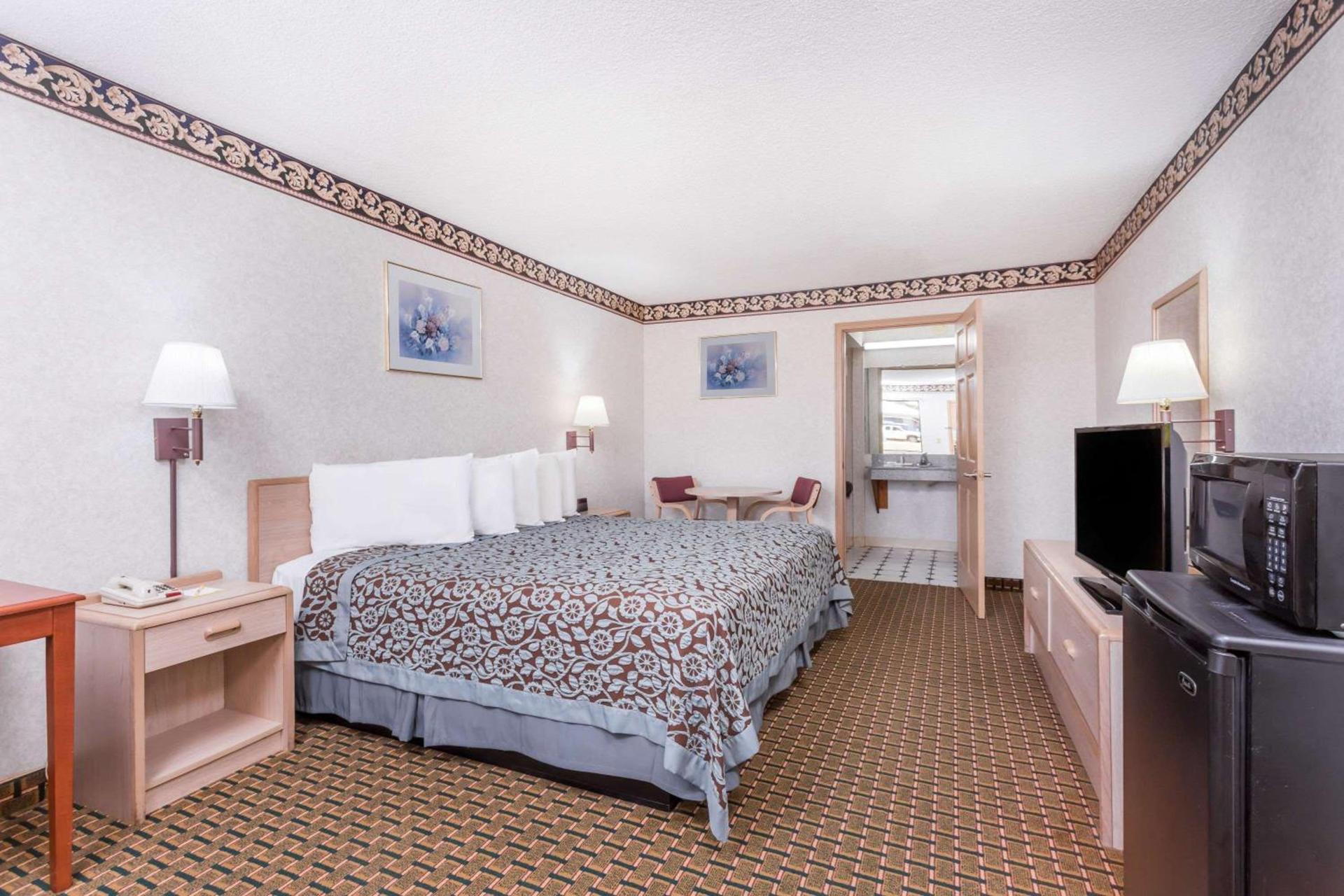 Days Inn by Wyndham Byron photo 13