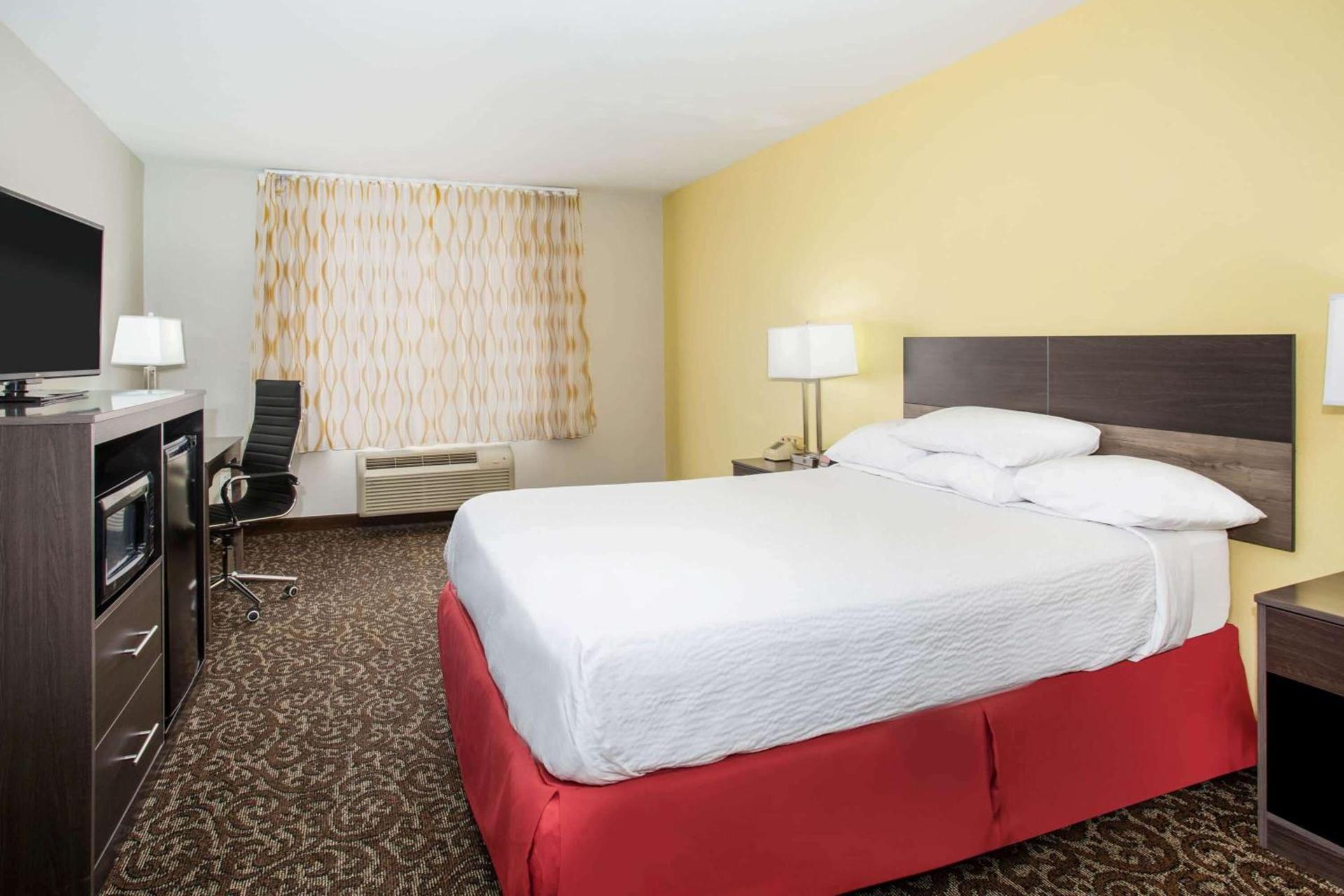 Days Inn by Wyndham Phoenix North photo 15