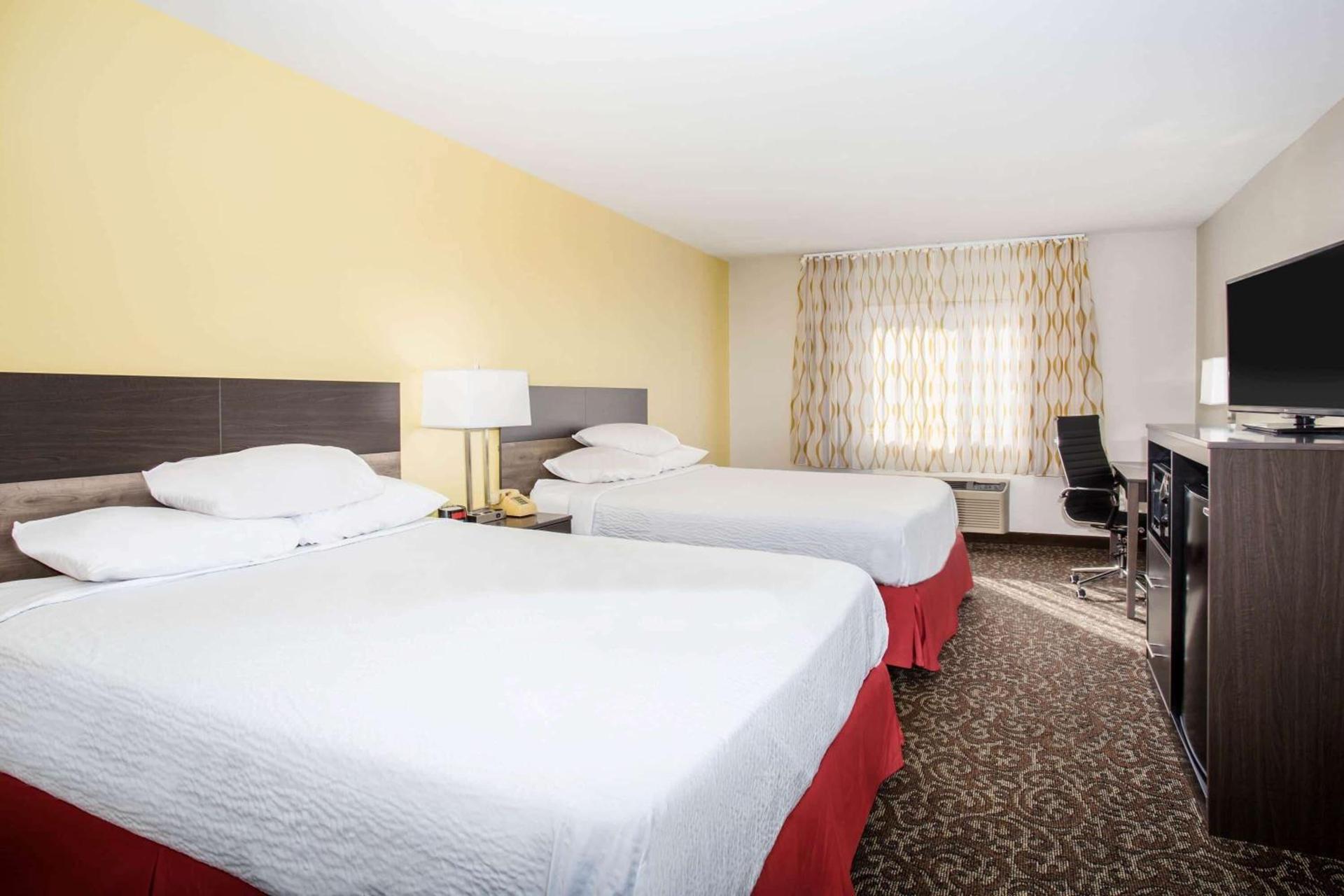 Days Inn by Wyndham Phoenix North photo 19