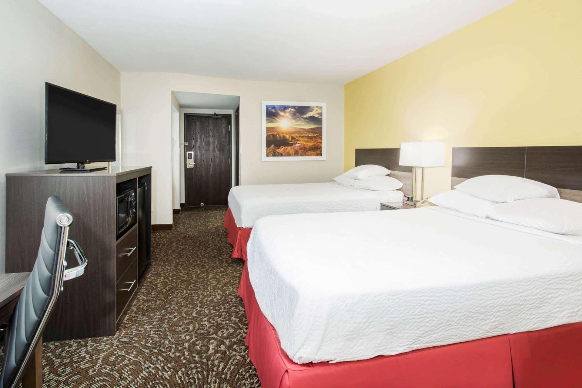 Days Inn by Wyndham Phoenix North photo 21