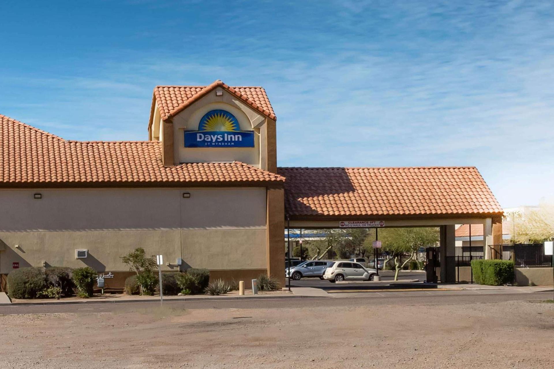 Days Inn by Wyndham Phoenix North photo 2