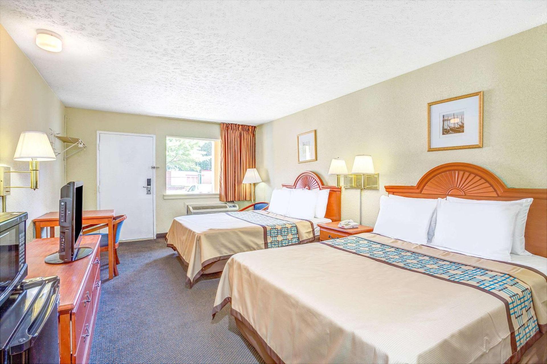 Days Inn by Wyndham Chesapeake photo 14