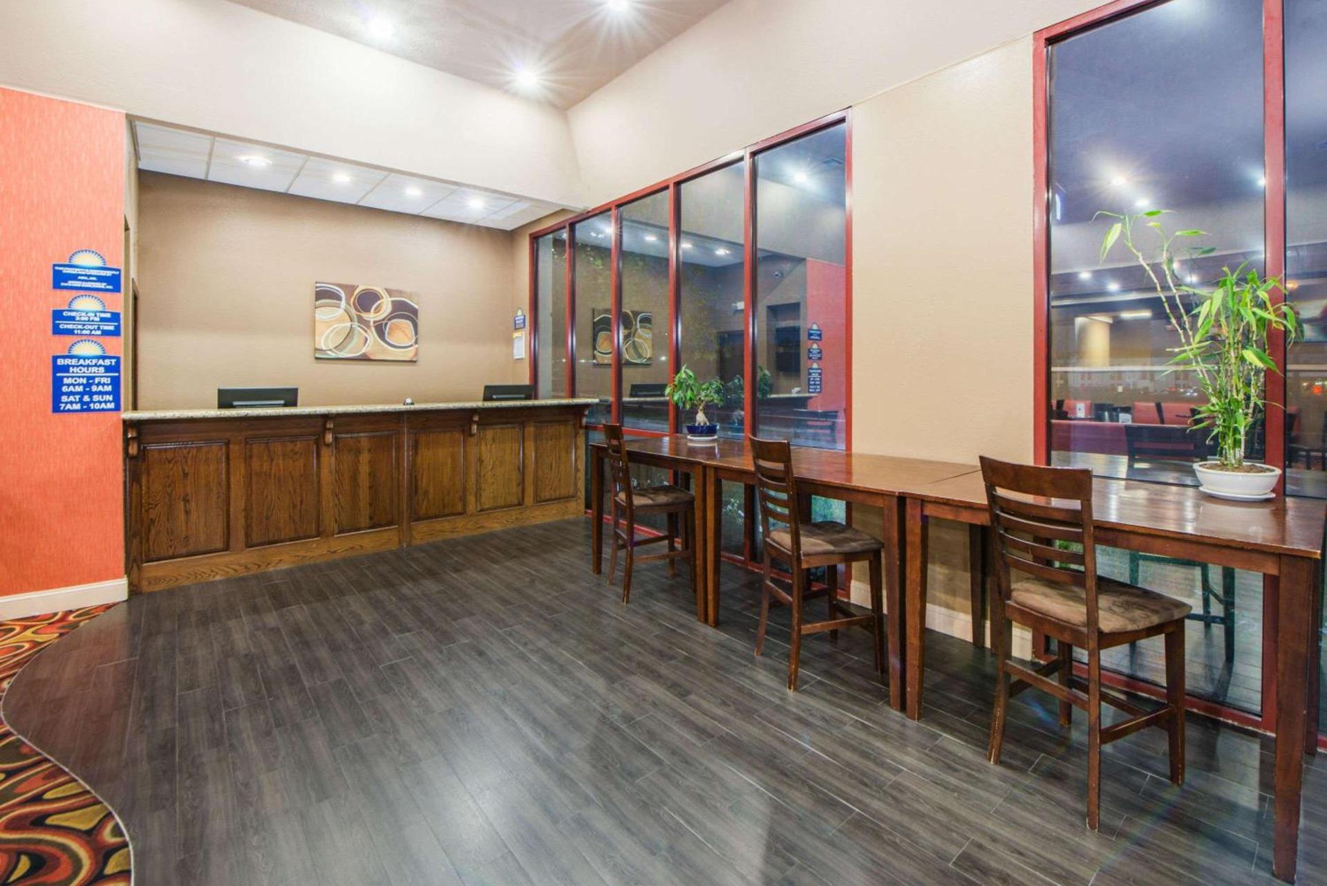 Days Inn by Wyndham Joplin photo 2