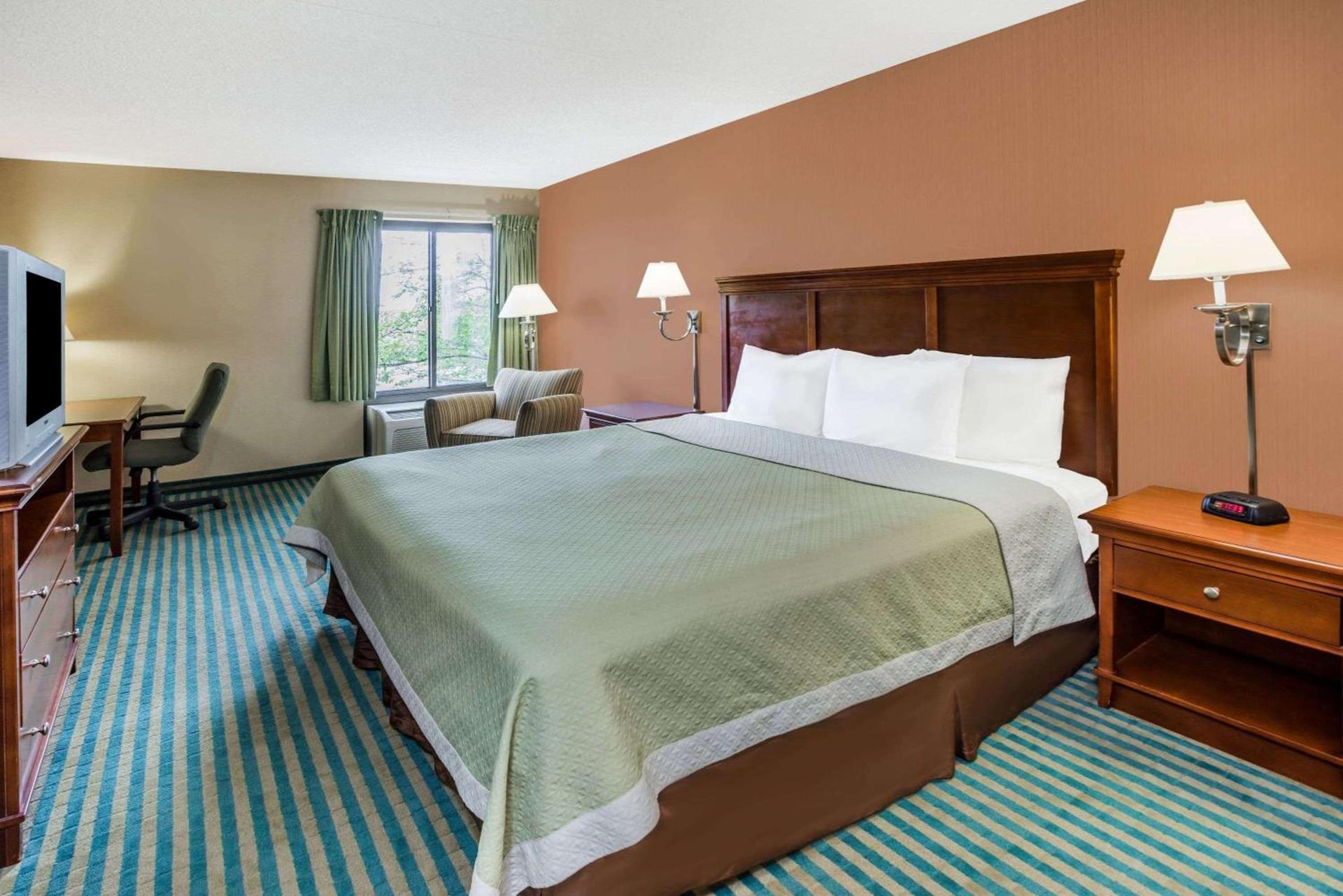 Days Inn by Wyndham Westminster photo 11