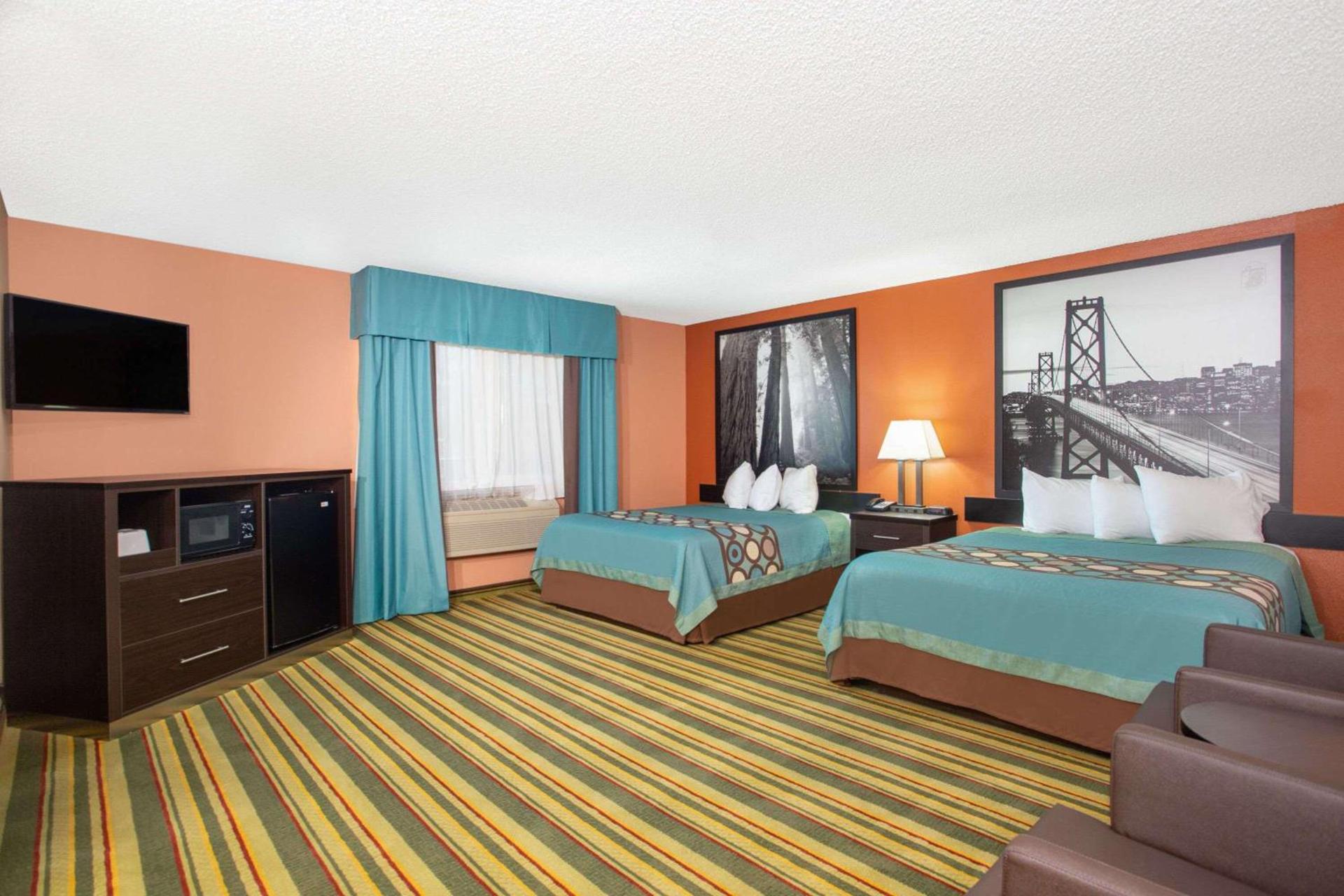 Super 8 by Wyndham Chico photo 12