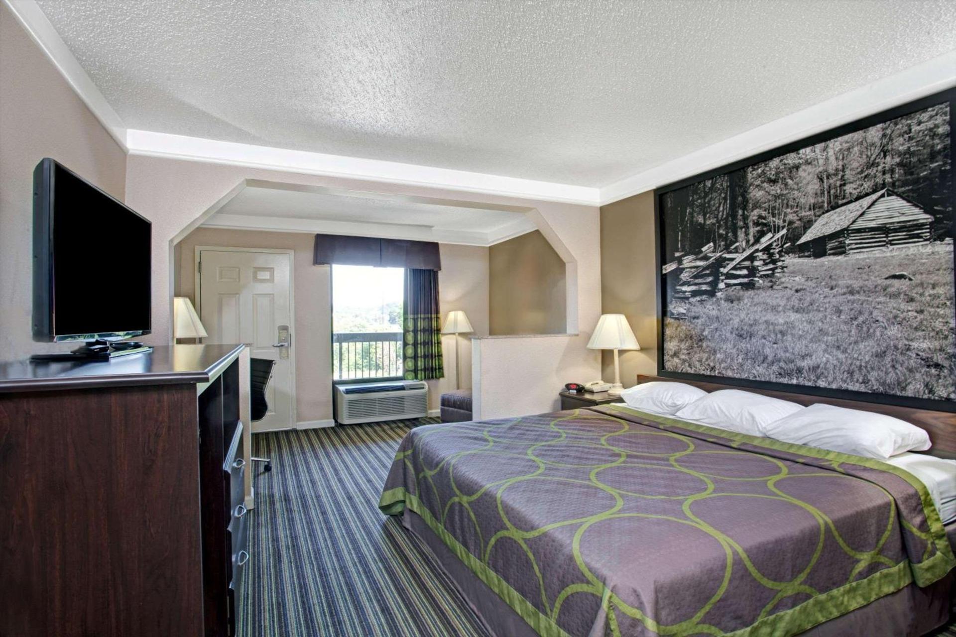 Super 8 by Wyndham Knoxville East photo 21
