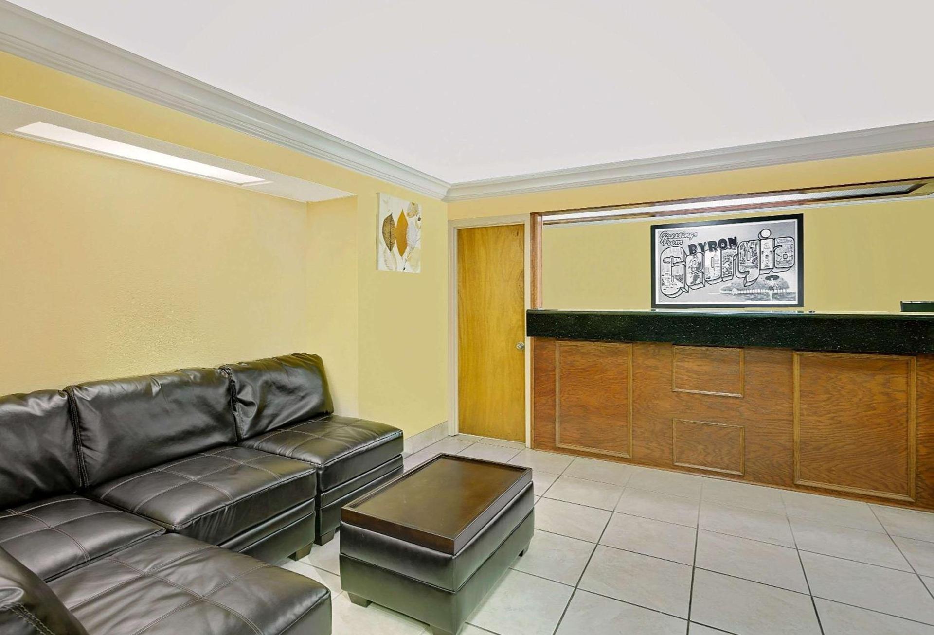 Super 8 by Wyndham Byron/South Macon photo 3