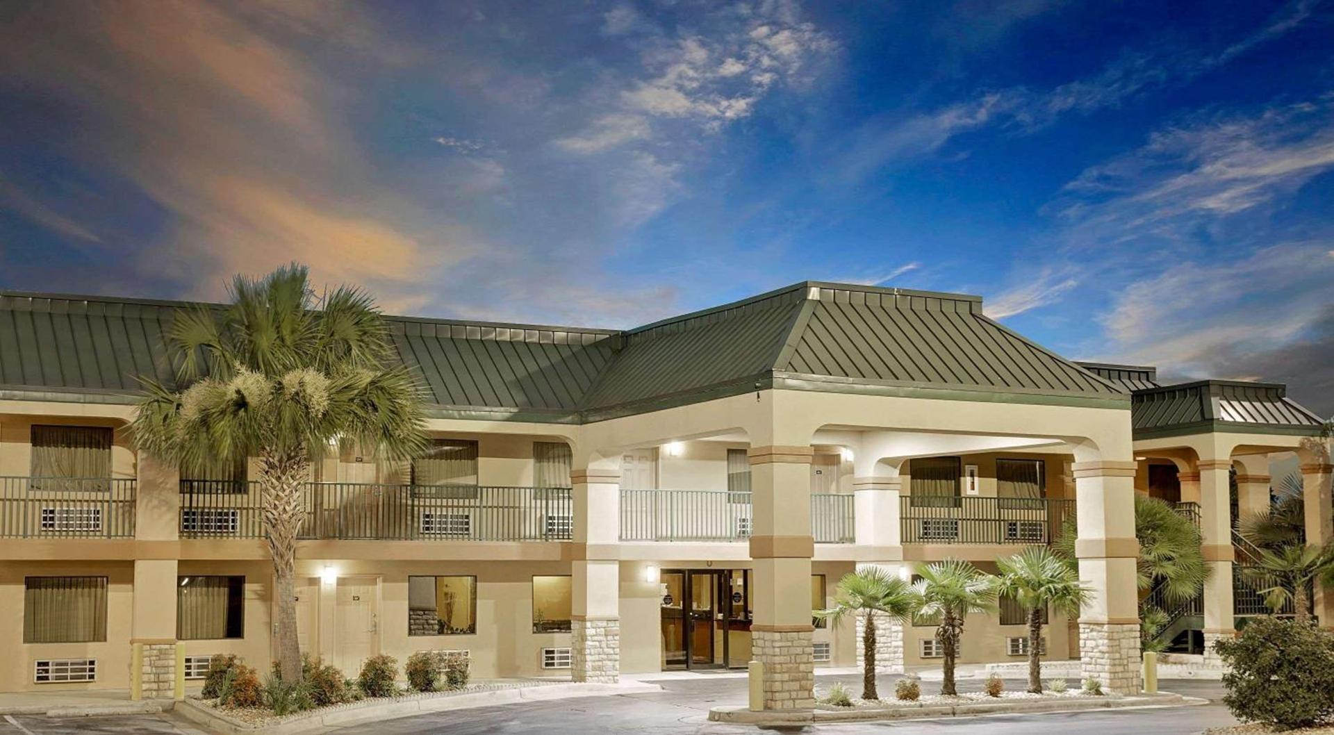 Super 8 by Wyndham Byron/South Macon photo 2