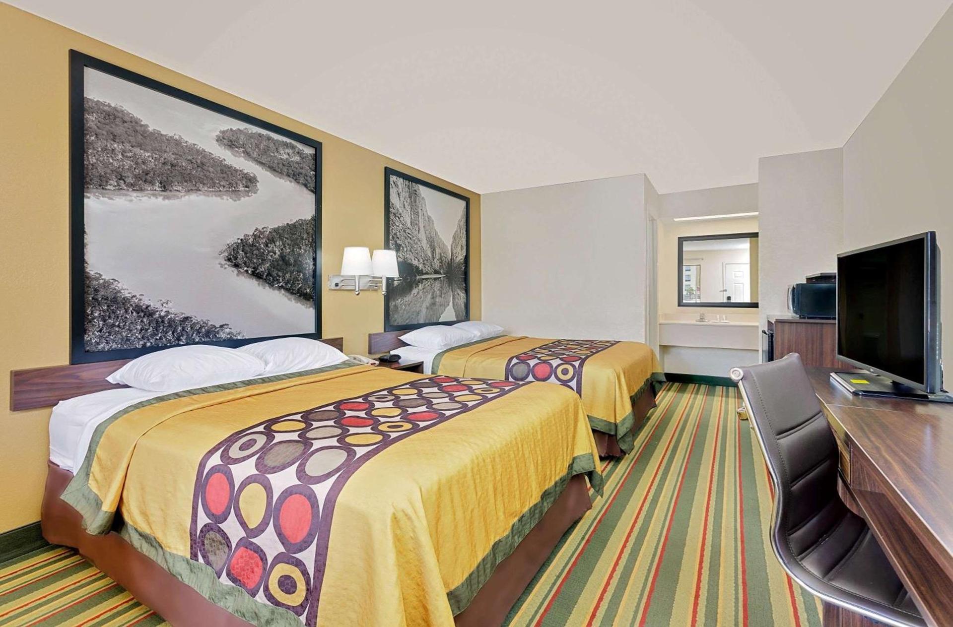 Super 8 by Wyndham Byron/South Macon photo 12