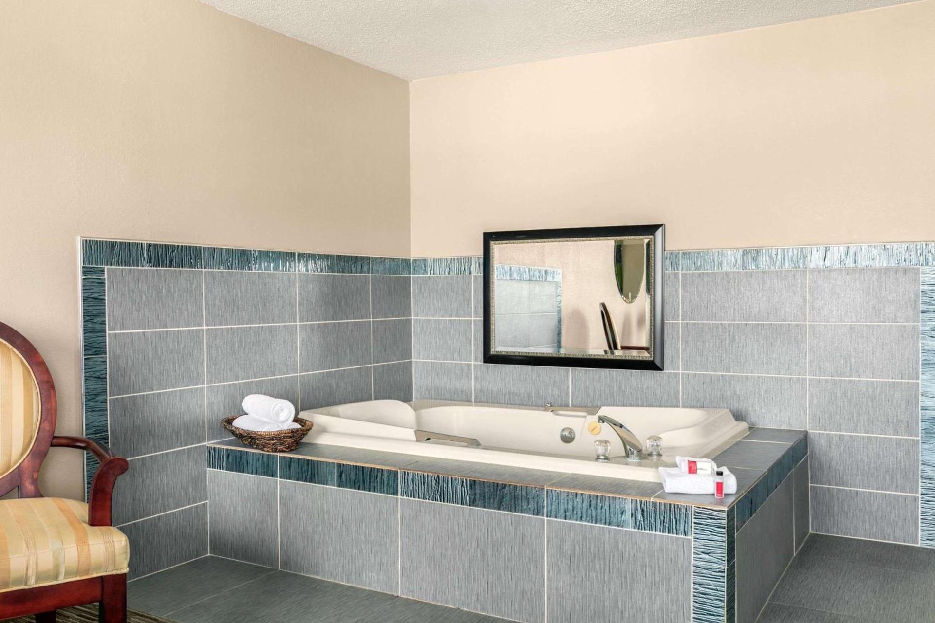 Super 8 by Wyndham Hanover photo 29
