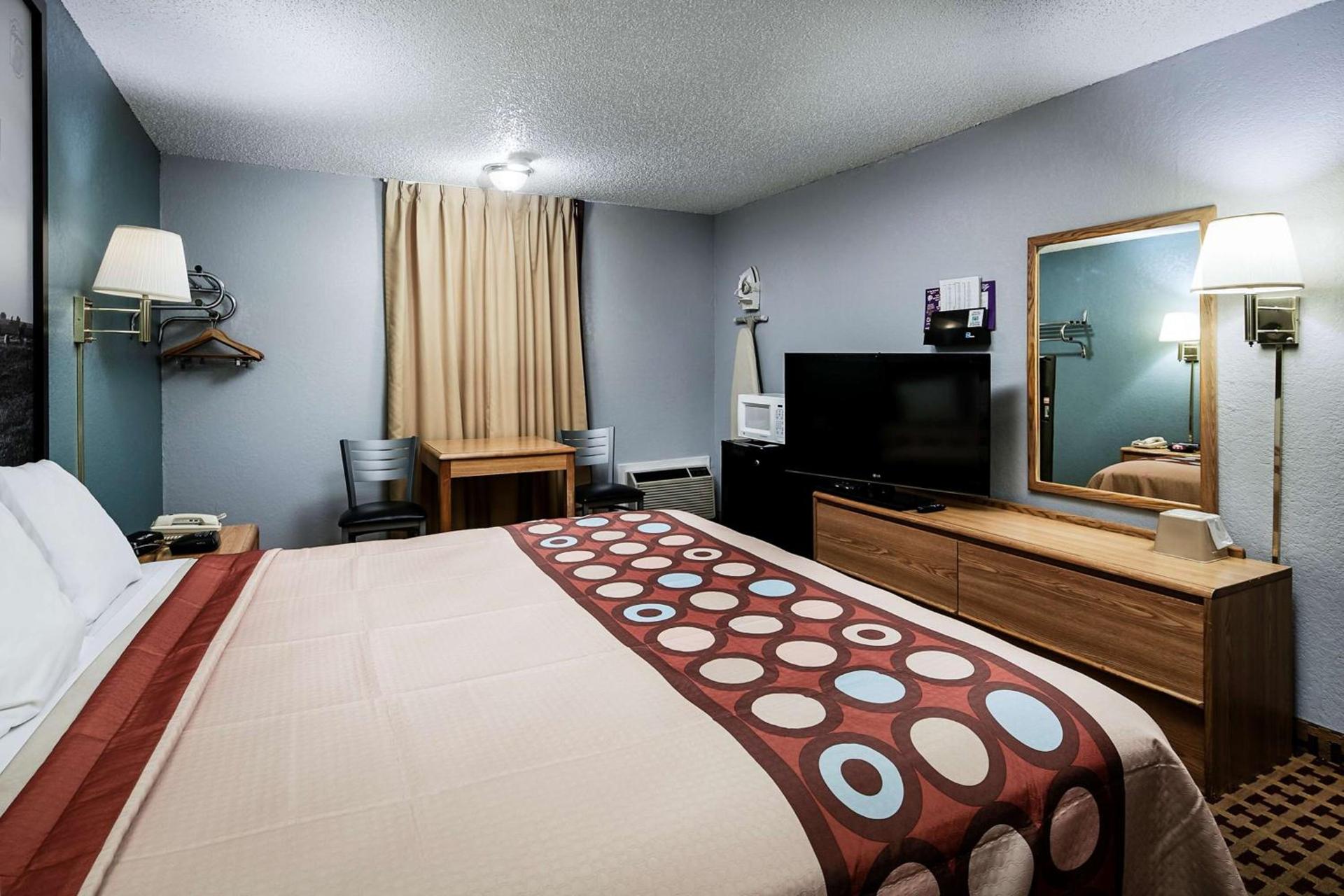 Super 8 by Wyndham Elk City photo 5