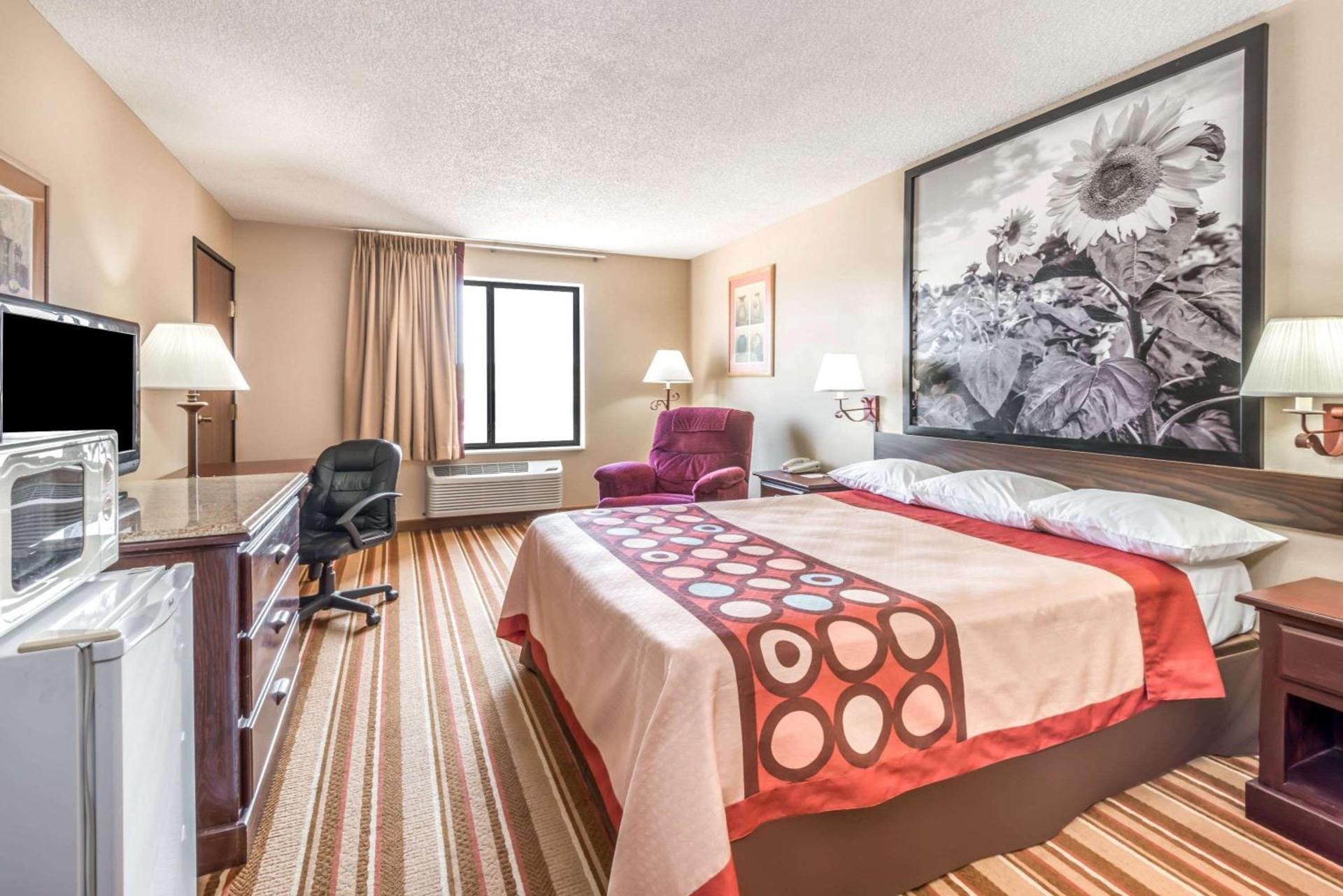Super 8 by Wyndham Salina I-70 photo 15