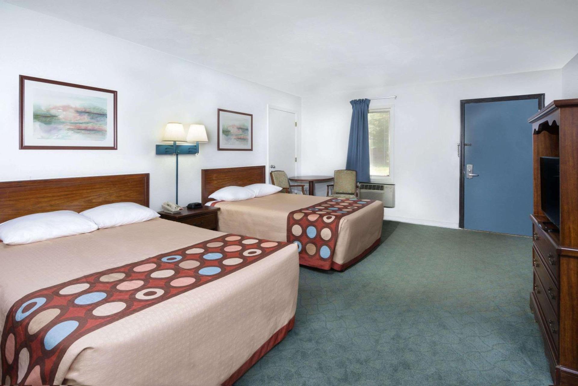 Super 8 by Wyndham Taylorville IL photo 7
