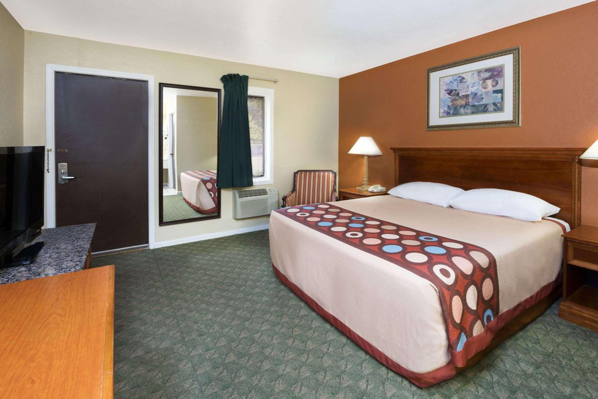Super 8 by Wyndham Taylorville IL photo 5